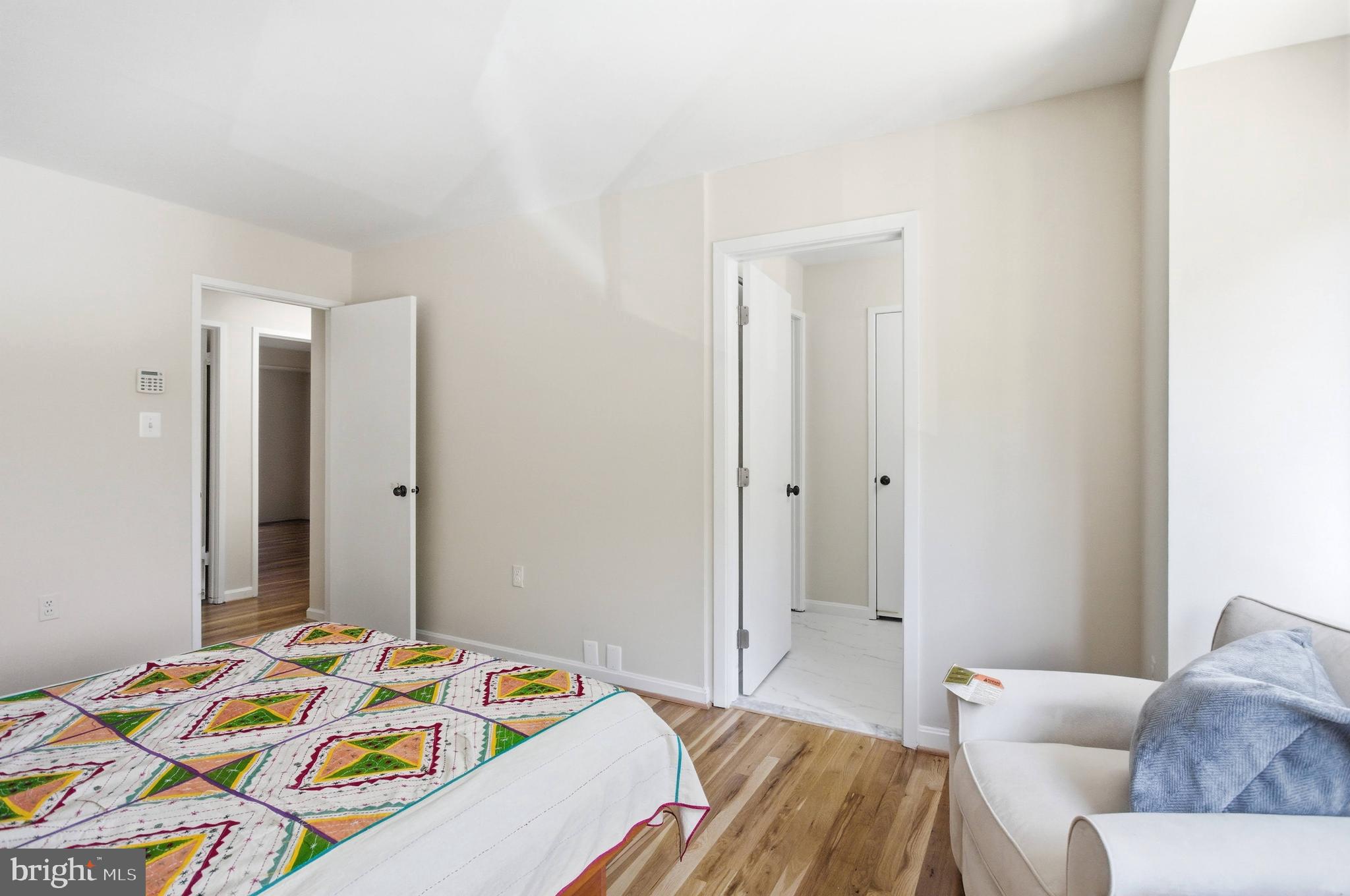 AMERICANA FAIRFAX - Residential