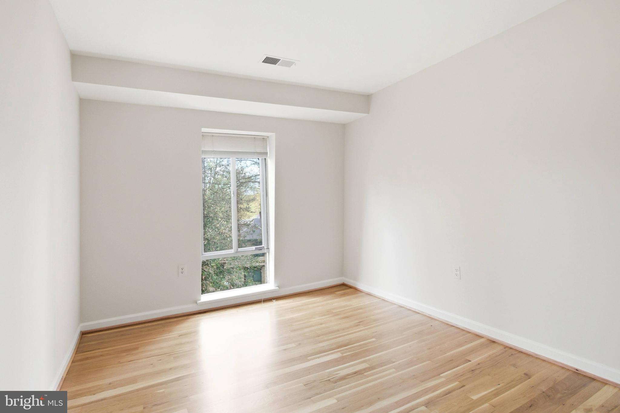 AMERICANA FAIRFAX - Residential