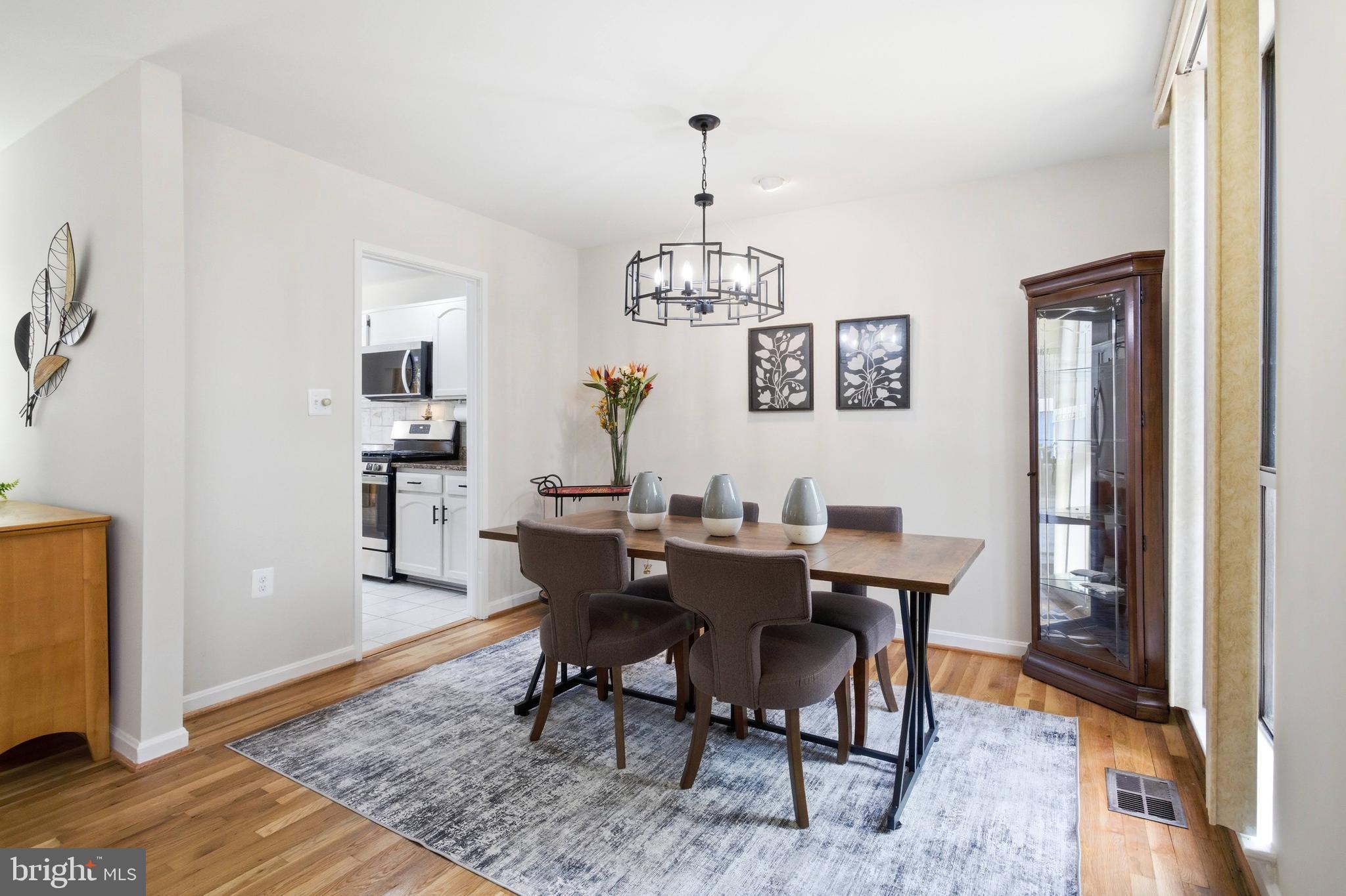 AMERICANA FAIRFAX - Residential