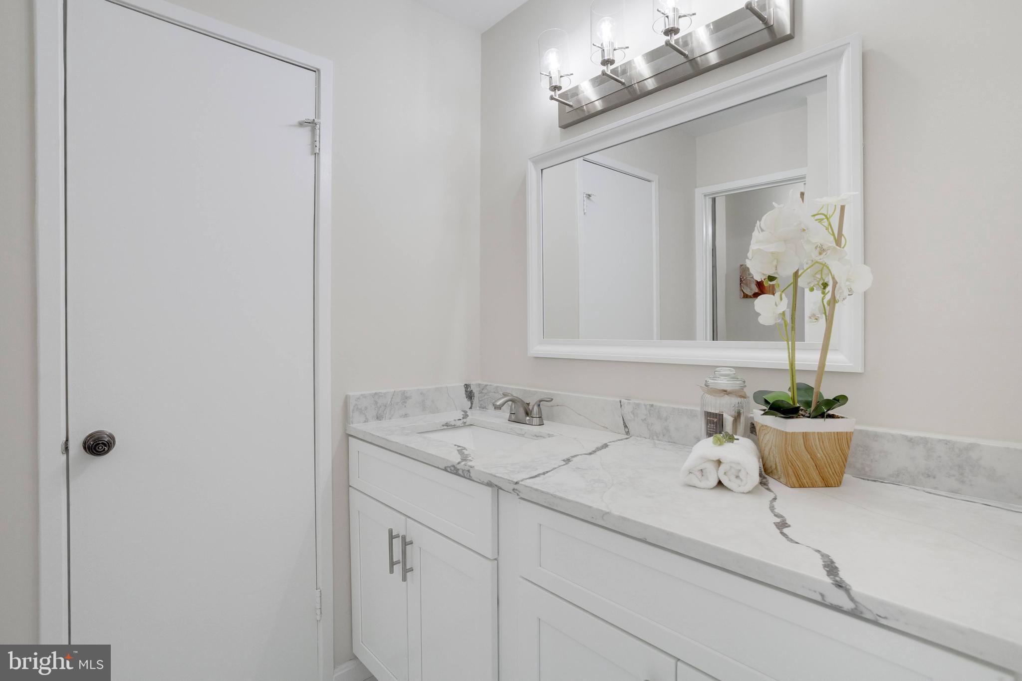 AMERICANA FAIRFAX - Residential