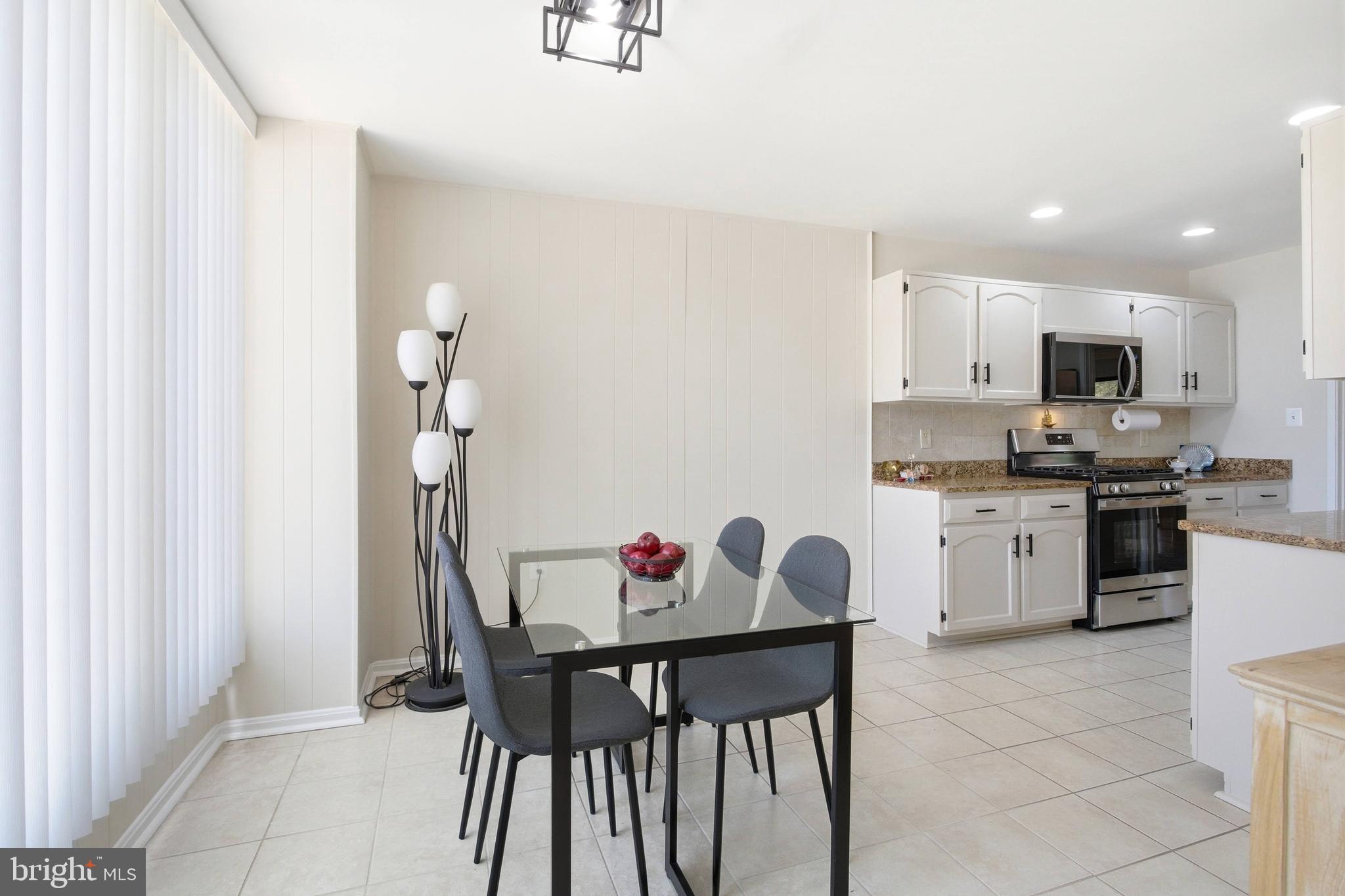 AMERICANA FAIRFAX - Residential