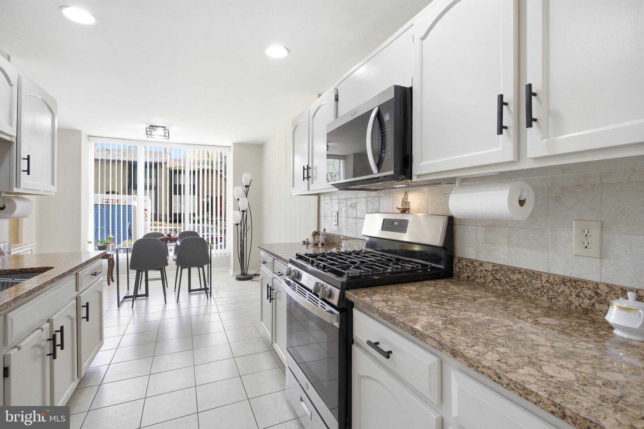 AMERICANA FAIRFAX - Residential