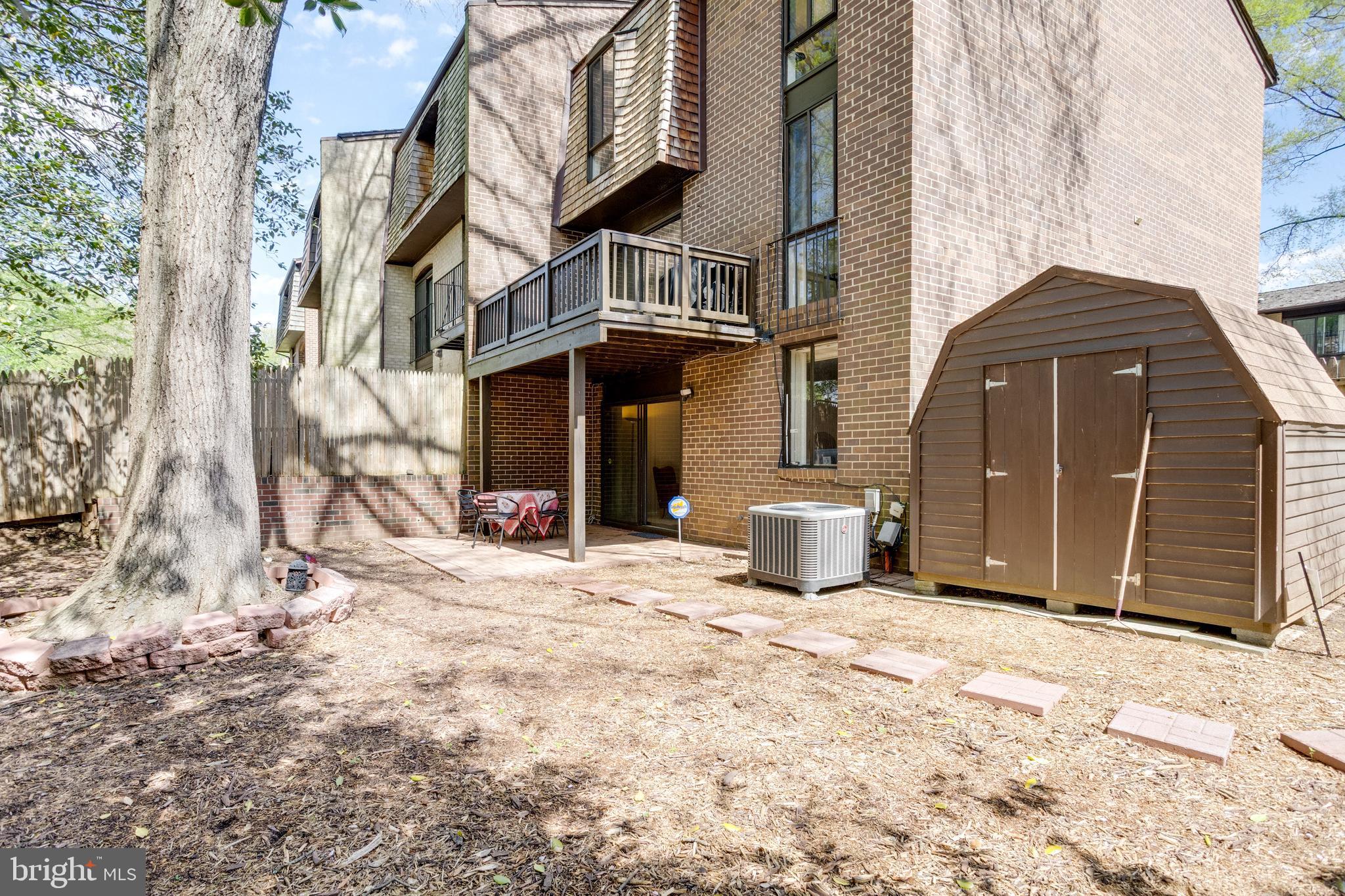 AMERICANA FAIRFAX - Residential