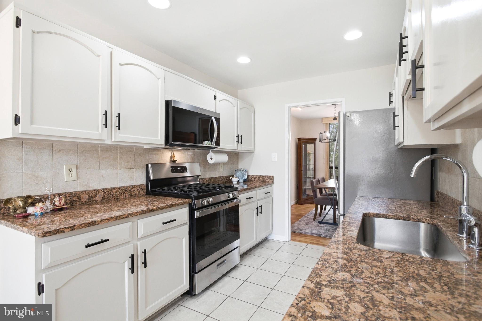 AMERICANA FAIRFAX - Residential