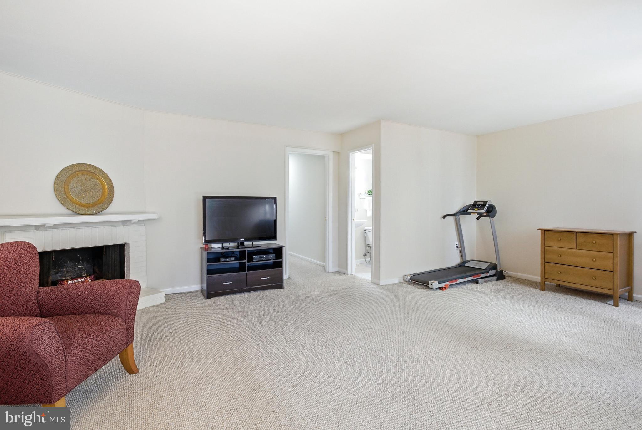 AMERICANA FAIRFAX - Residential