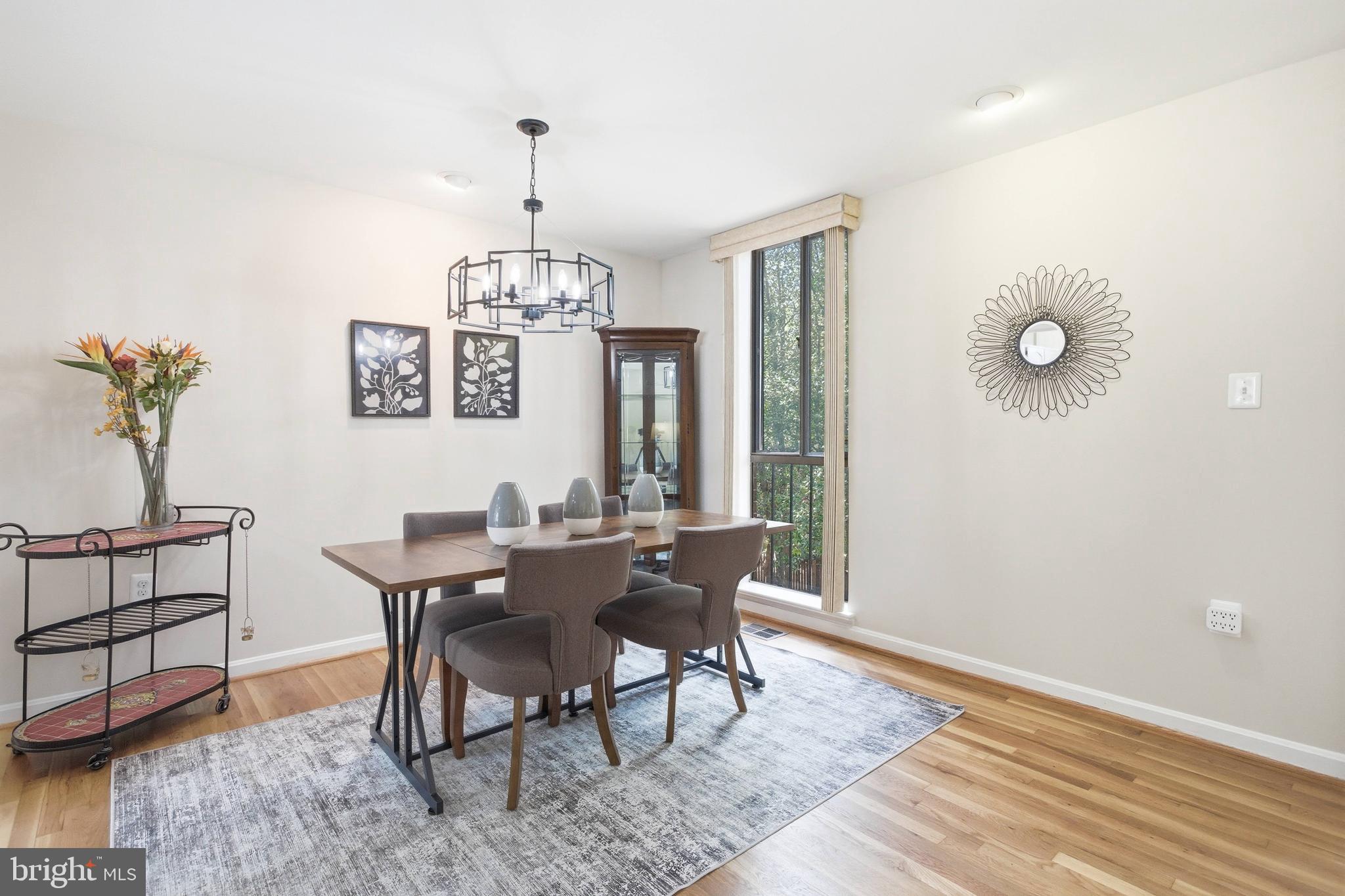 AMERICANA FAIRFAX - Residential