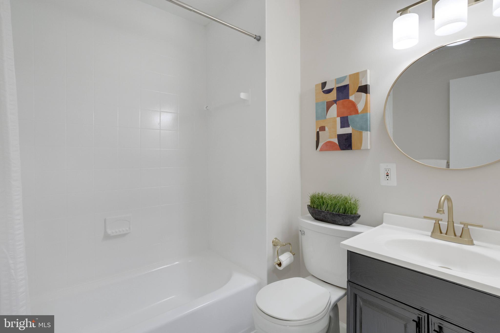 AMERICANA FAIRFAX - Residential