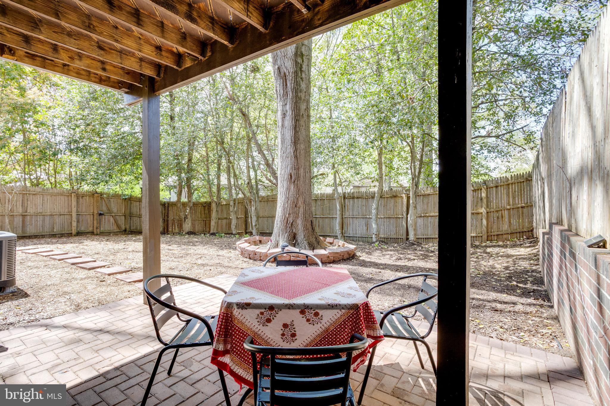 AMERICANA FAIRFAX - Residential