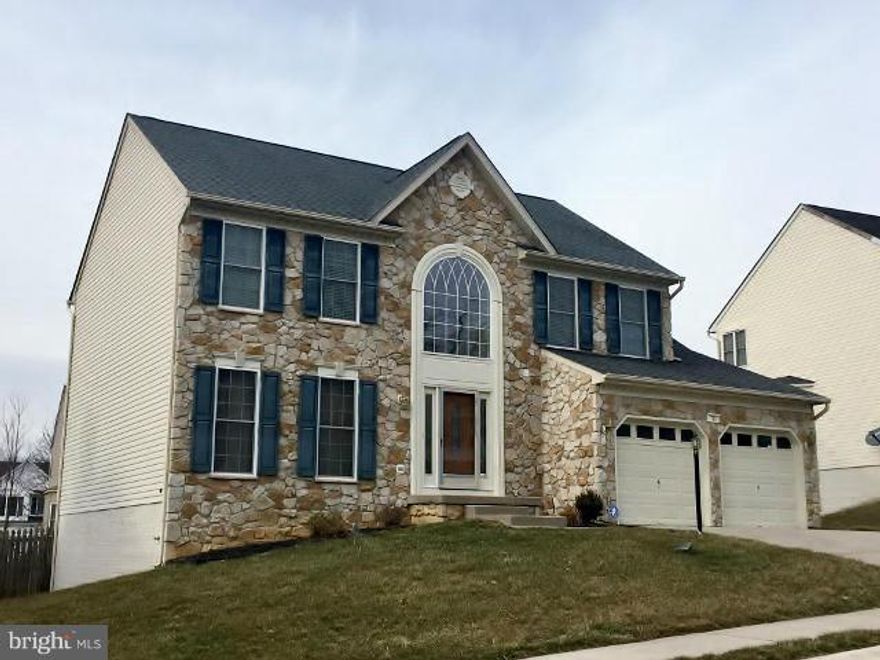 OWNER W/CONSIDER REASONABLE OFFER. LOVELY 4 BDRM 2 1/2 BATH HOME IN BEAUTIFUL BEACON POINT COMMUNITY! 2 STORY OPEN FOYER, MAIN LEVEL LAUNDRY ROOM, COOK WITH GAS IN THE SPACIOUS KITCHEN, SUNKEN FAMILY ROOM WITH STONE FLOOR TO CEILING GAS FIREPLACE & MUCH MORE! FORMAL DINING RM & FORMAL LIVING RM. 2 LEVEL DECK W/STEPS TO FENCED REAR YARD, FINISHED LOWER LEVEL W/SLIDING GLASS DR TO REAR YARD!