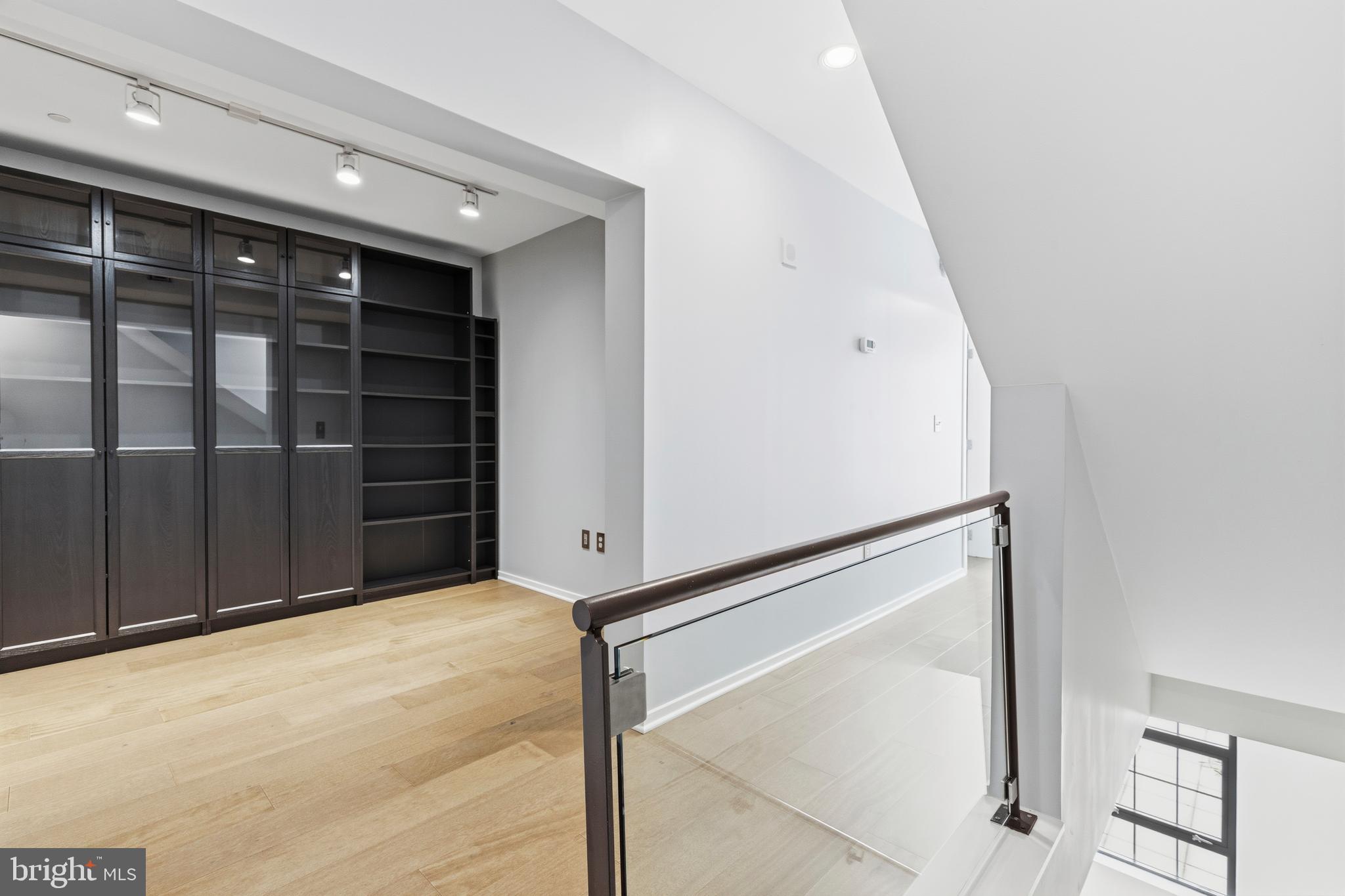 LOCUST POINT - Residential