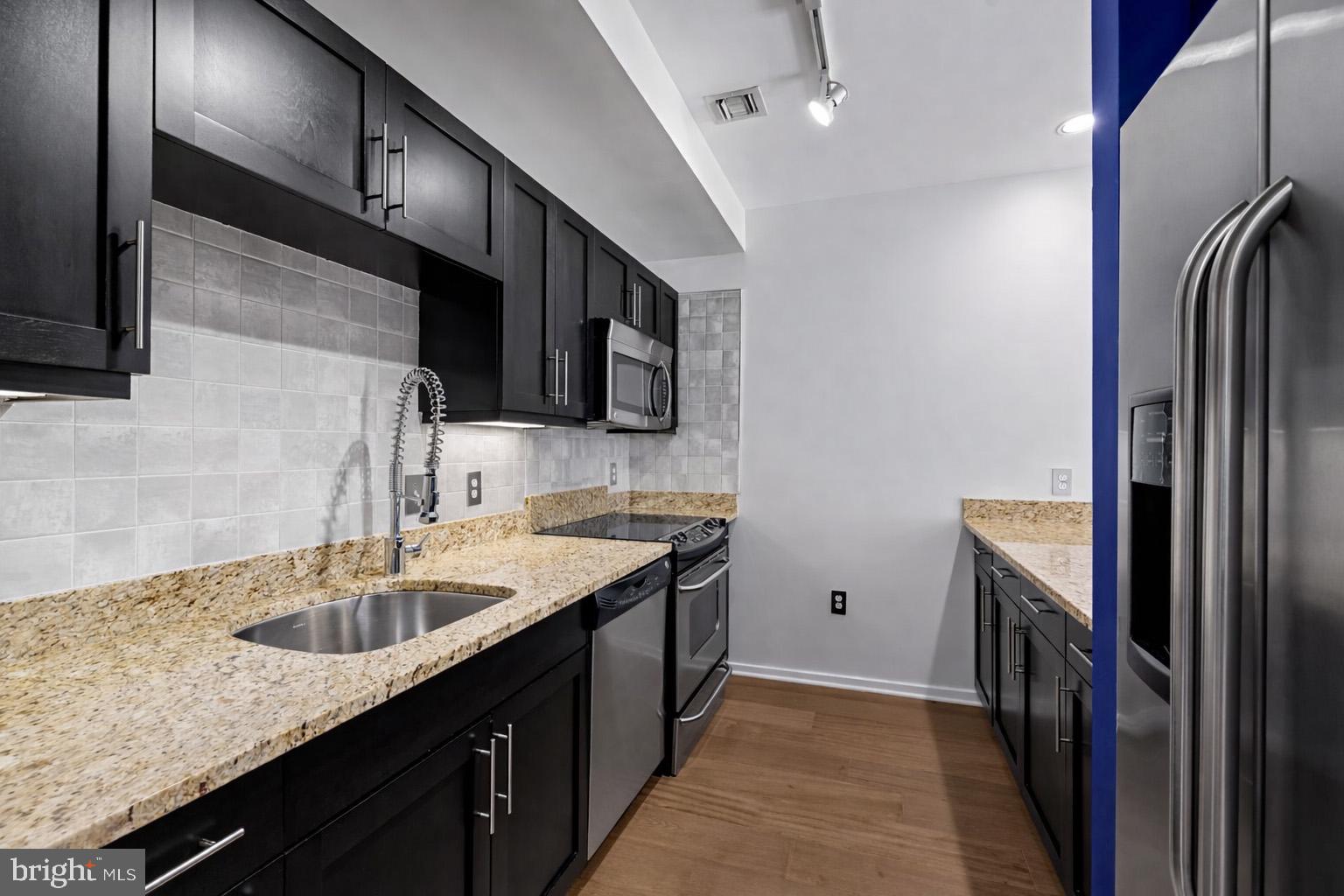 LOCUST POINT - Residential