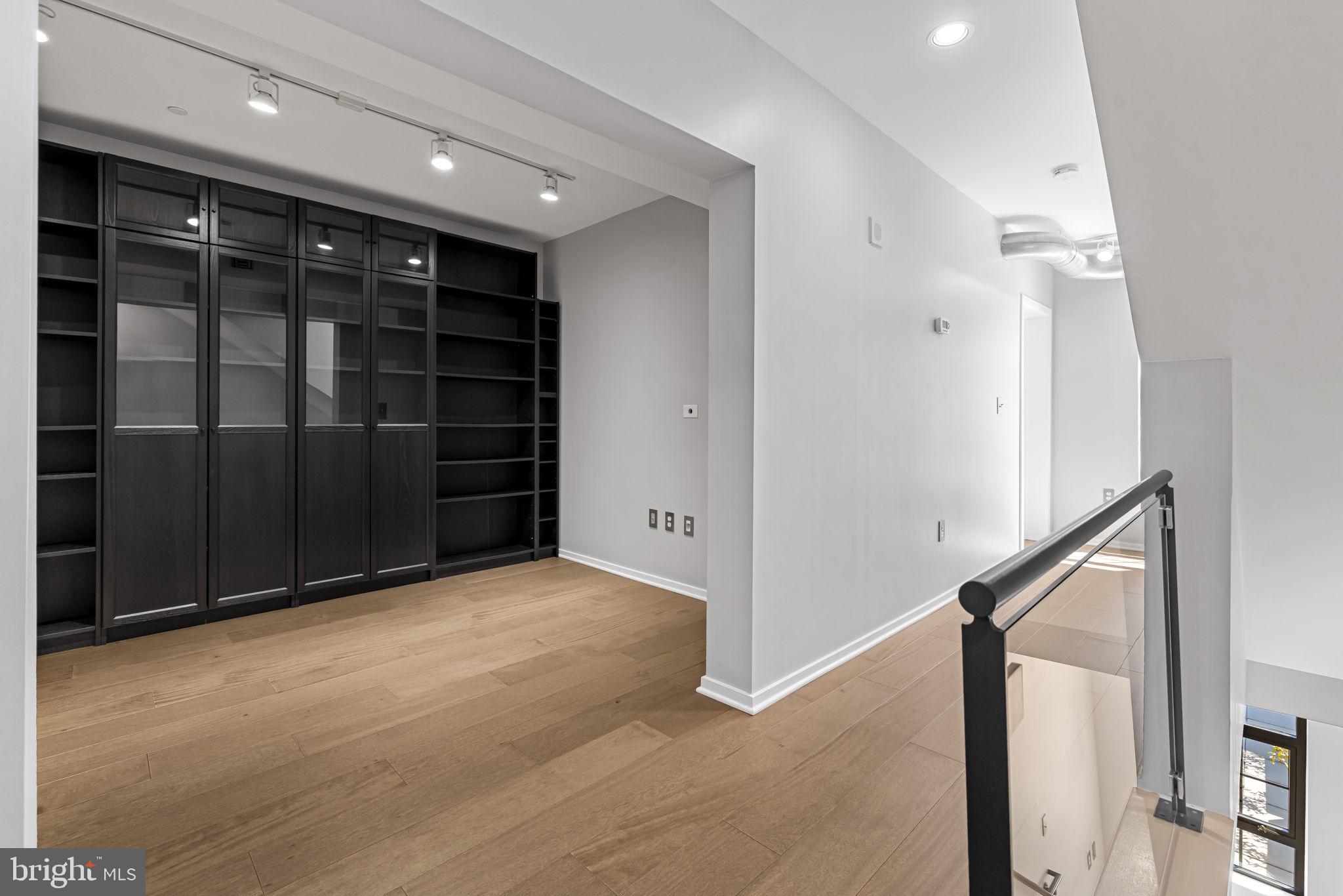 LOCUST POINT - Residential