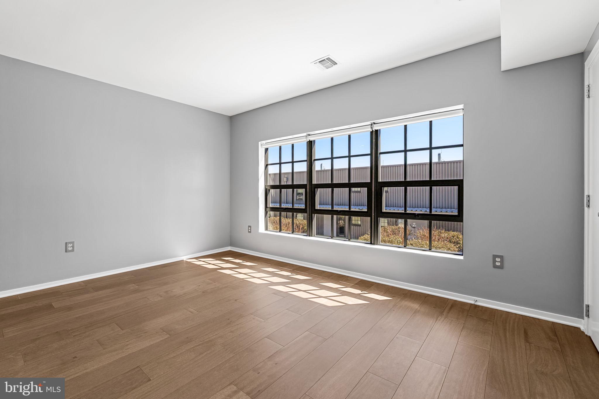 LOCUST POINT - Residential