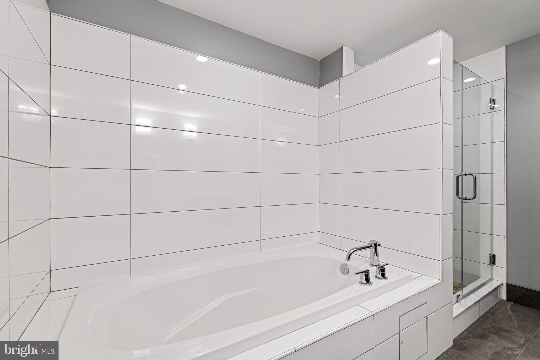 LOCUST POINT - Residential