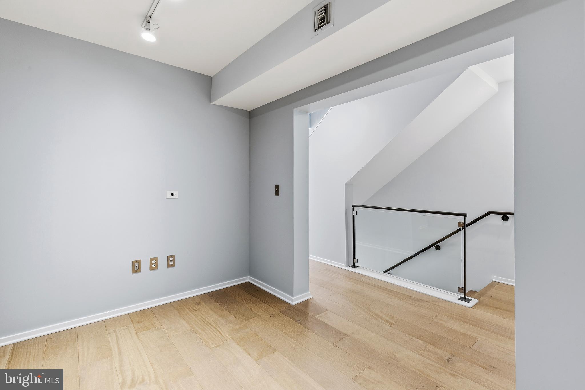 LOCUST POINT - Residential