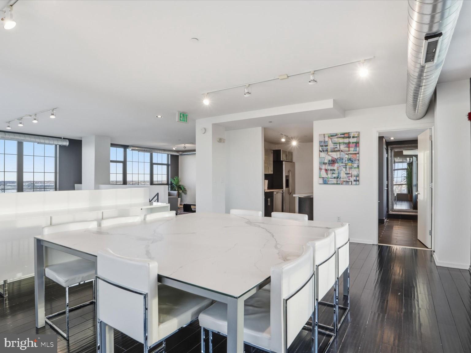 LOCUST POINT - Residential