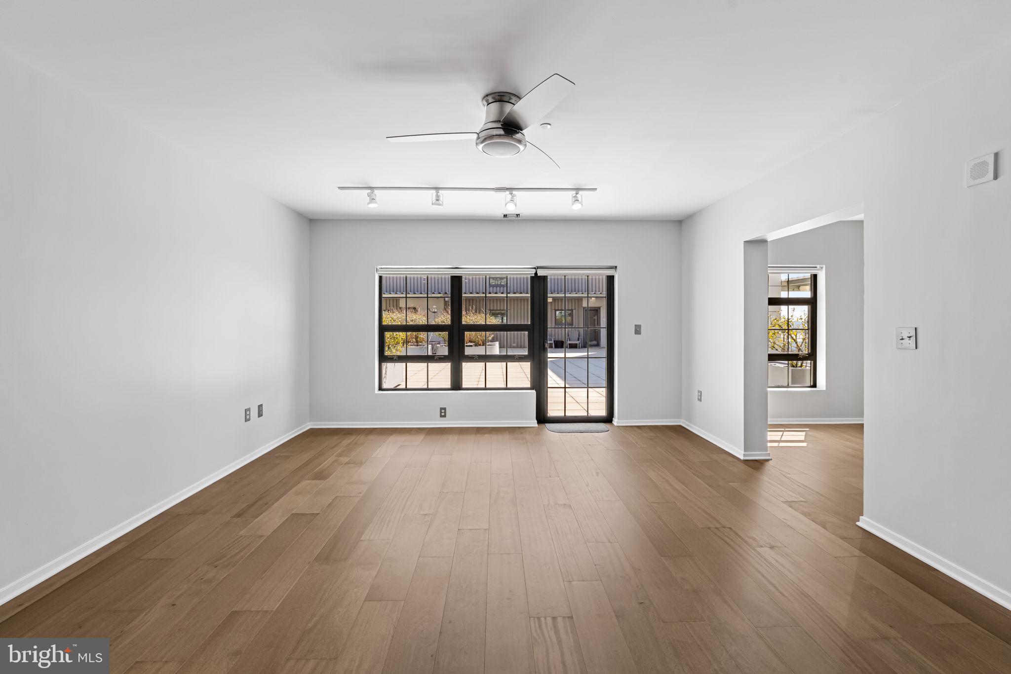 LOCUST POINT - Residential