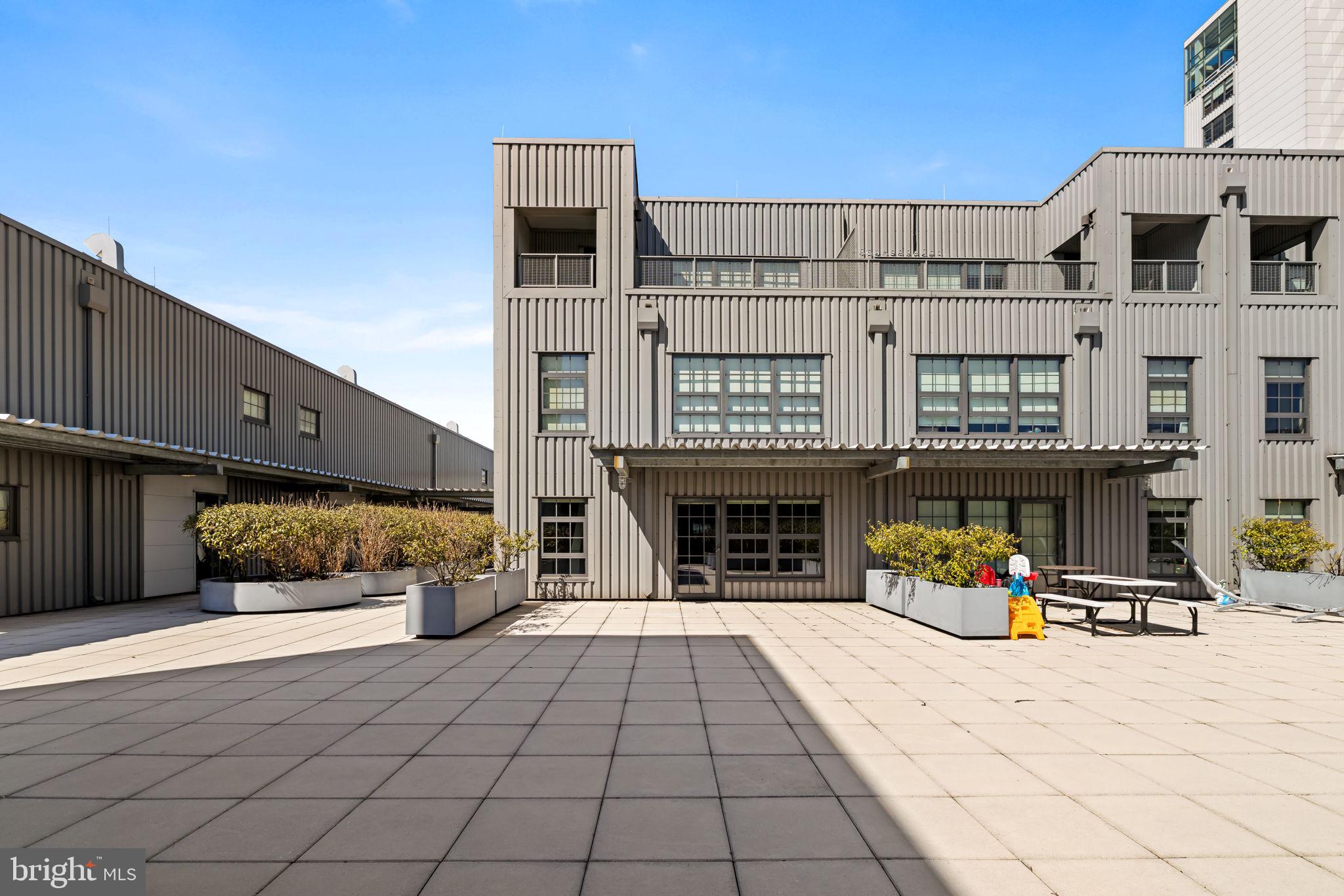 LOCUST POINT - Residential