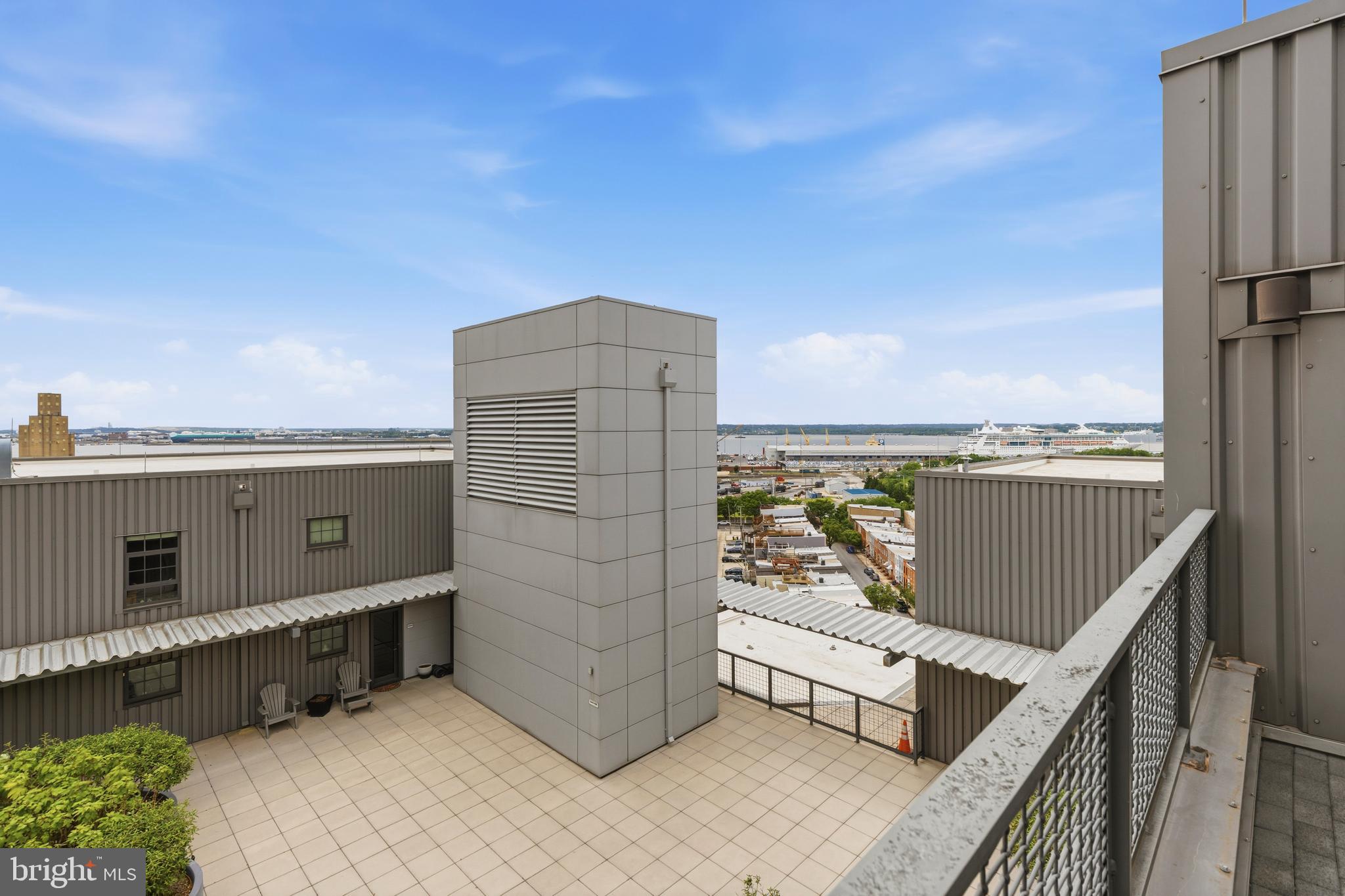 LOCUST POINT - Residential