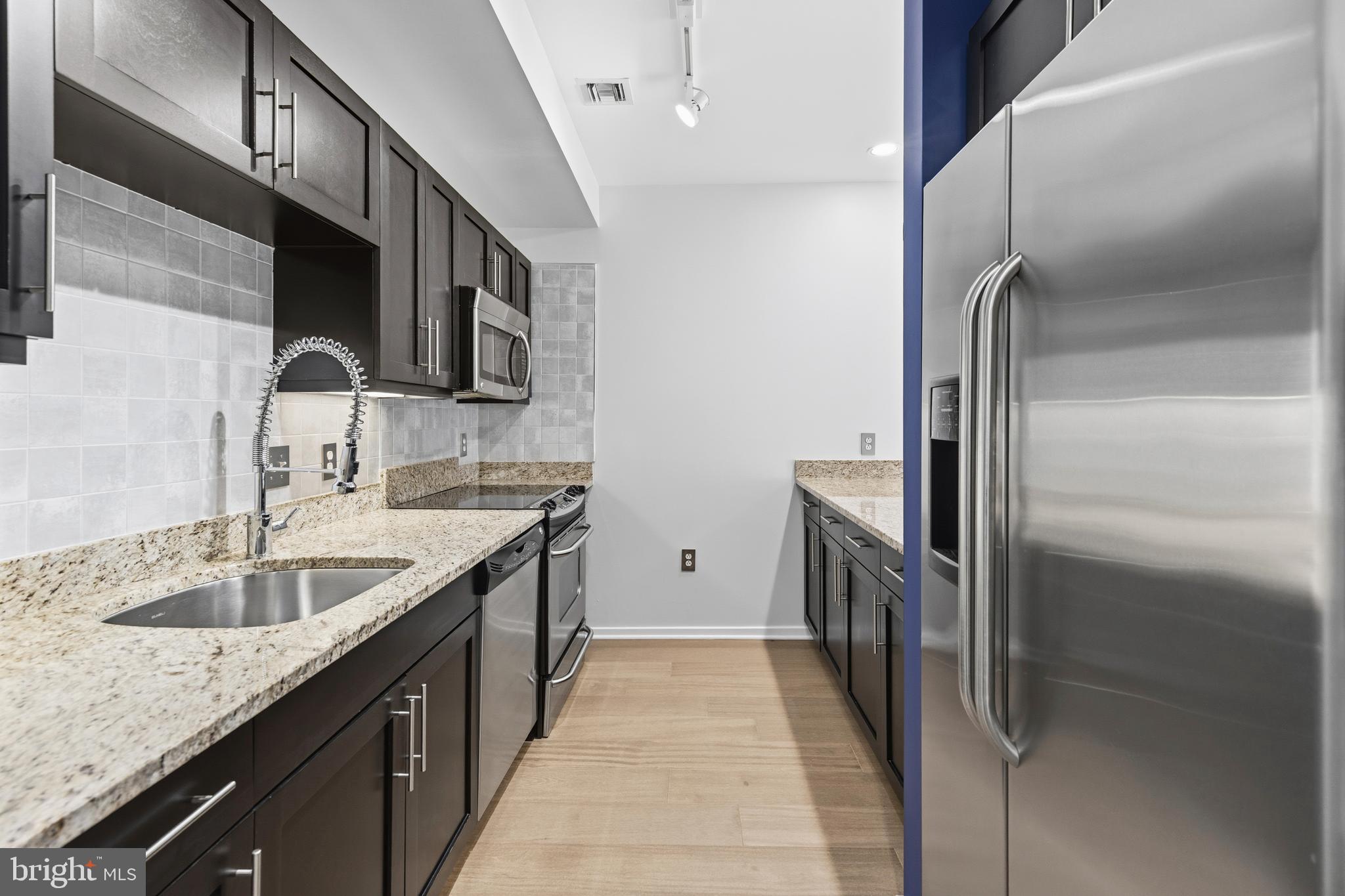 LOCUST POINT - Residential