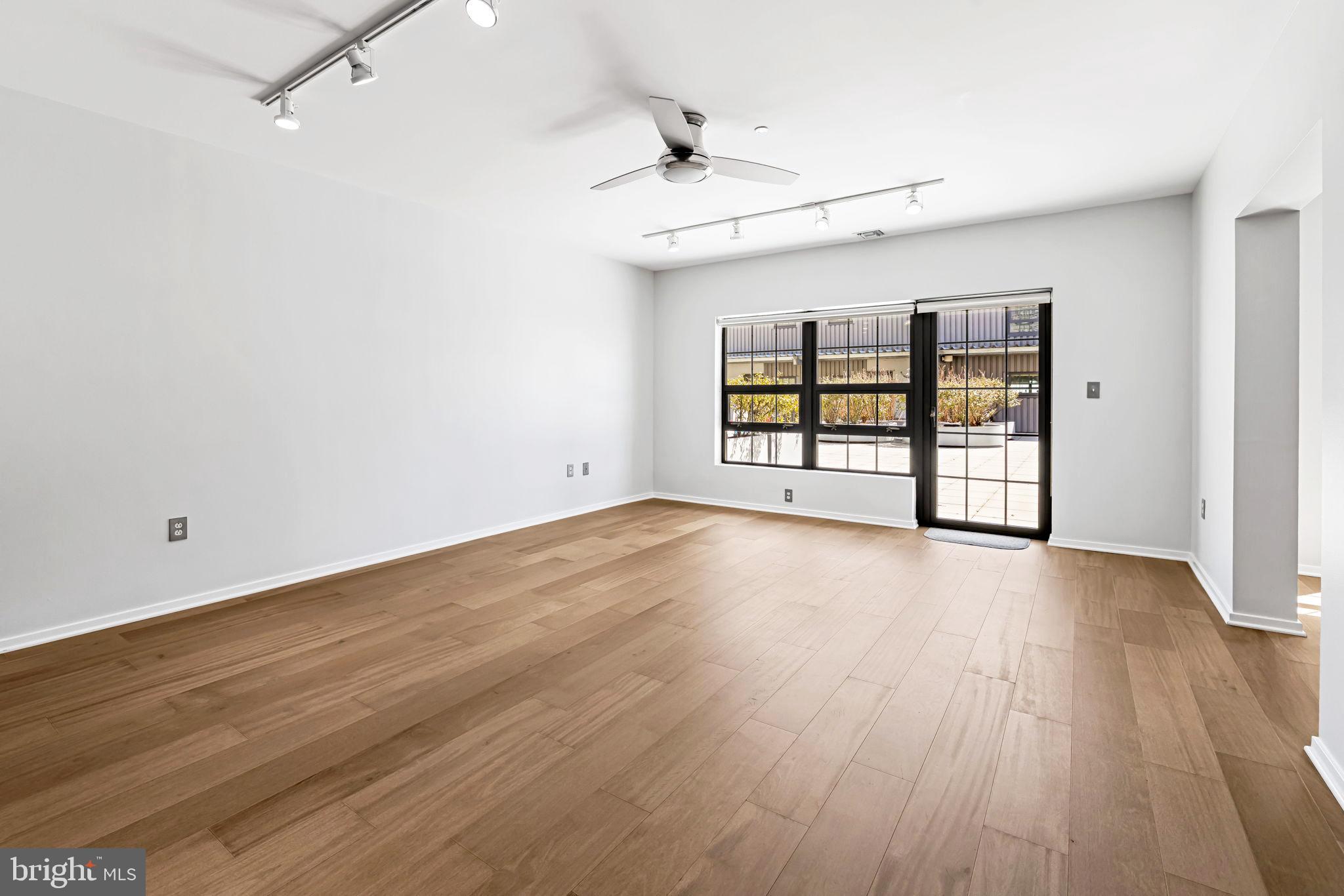 LOCUST POINT - Residential