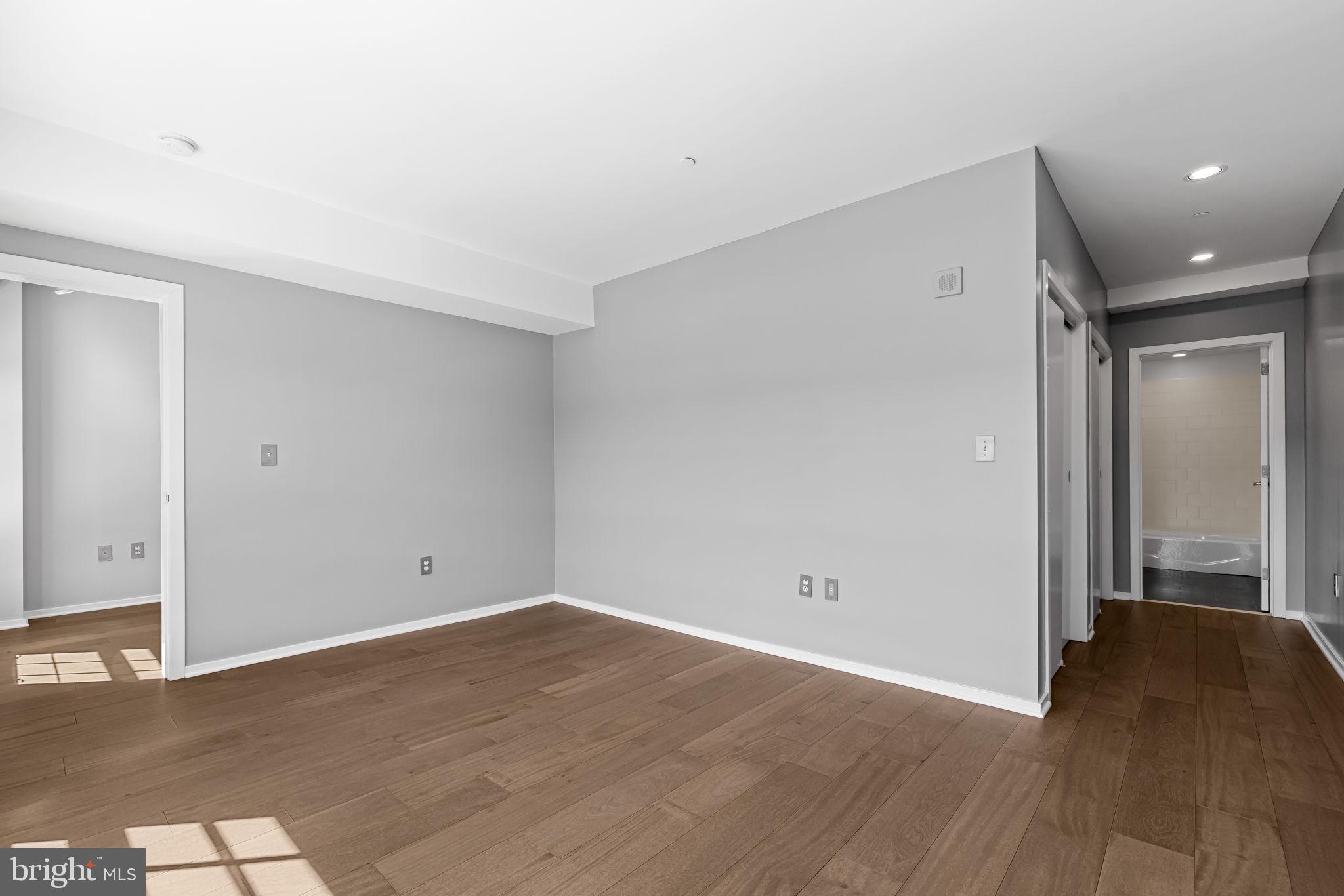 LOCUST POINT - Residential