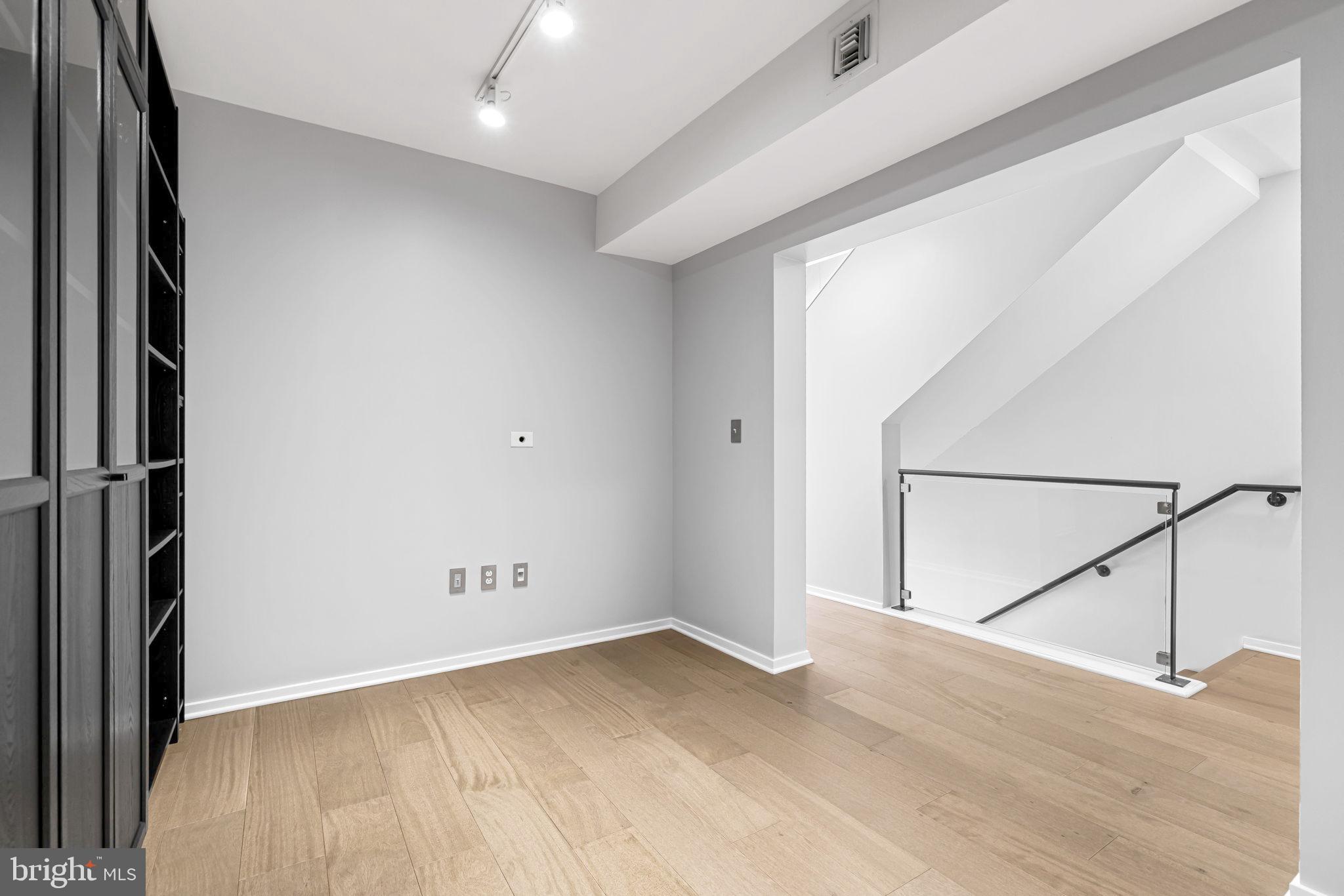 LOCUST POINT - Residential