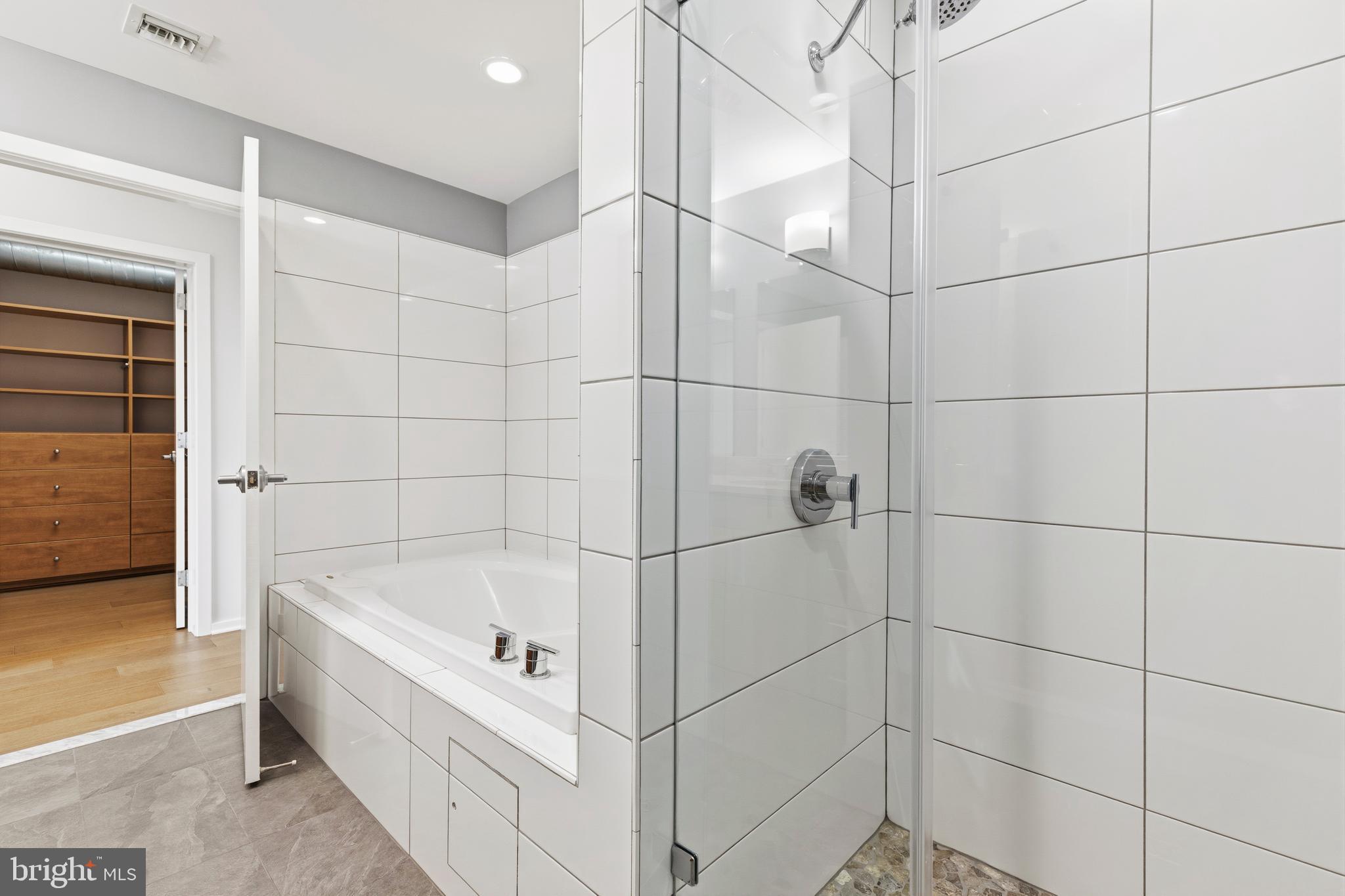 LOCUST POINT - Residential