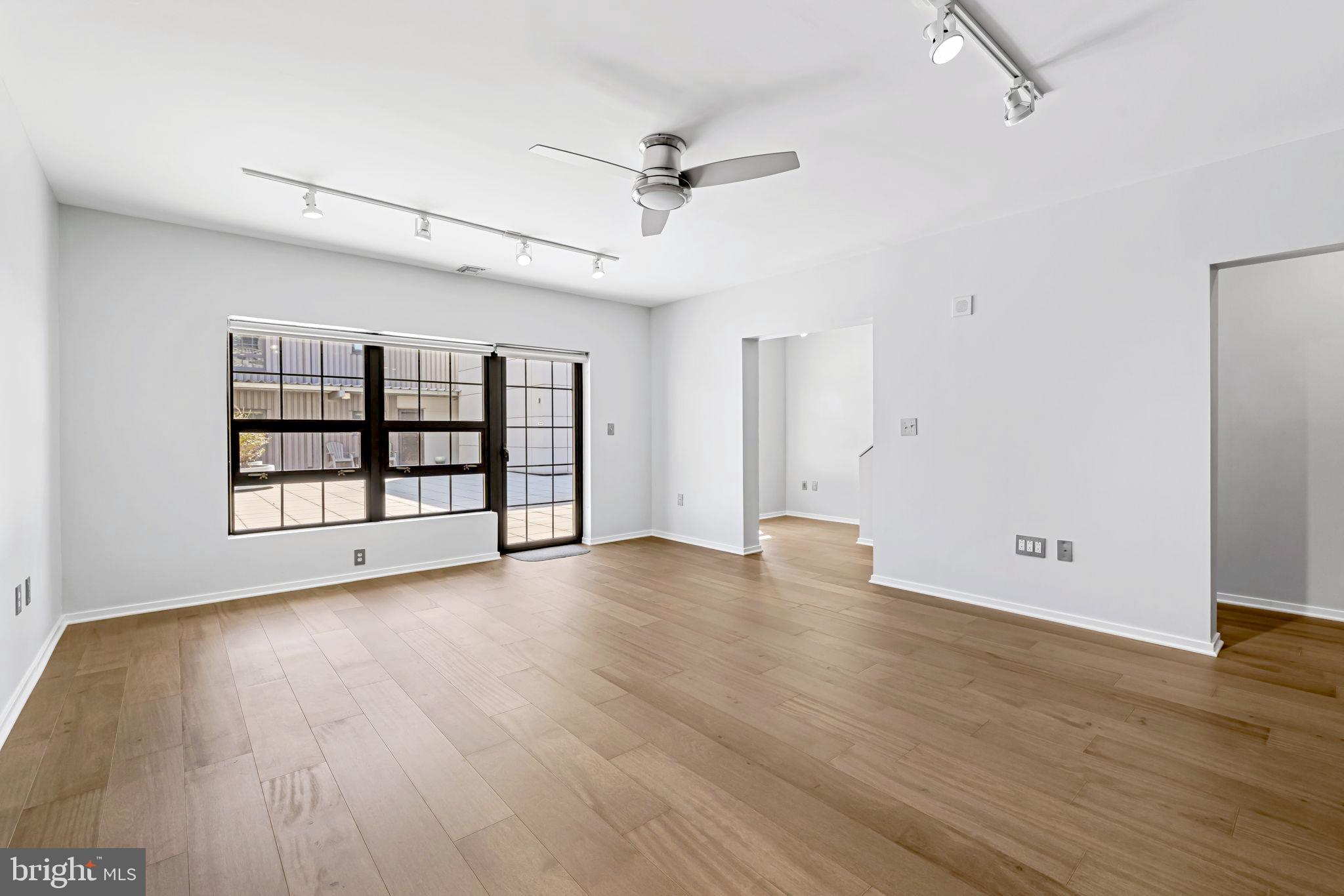 LOCUST POINT - Residential