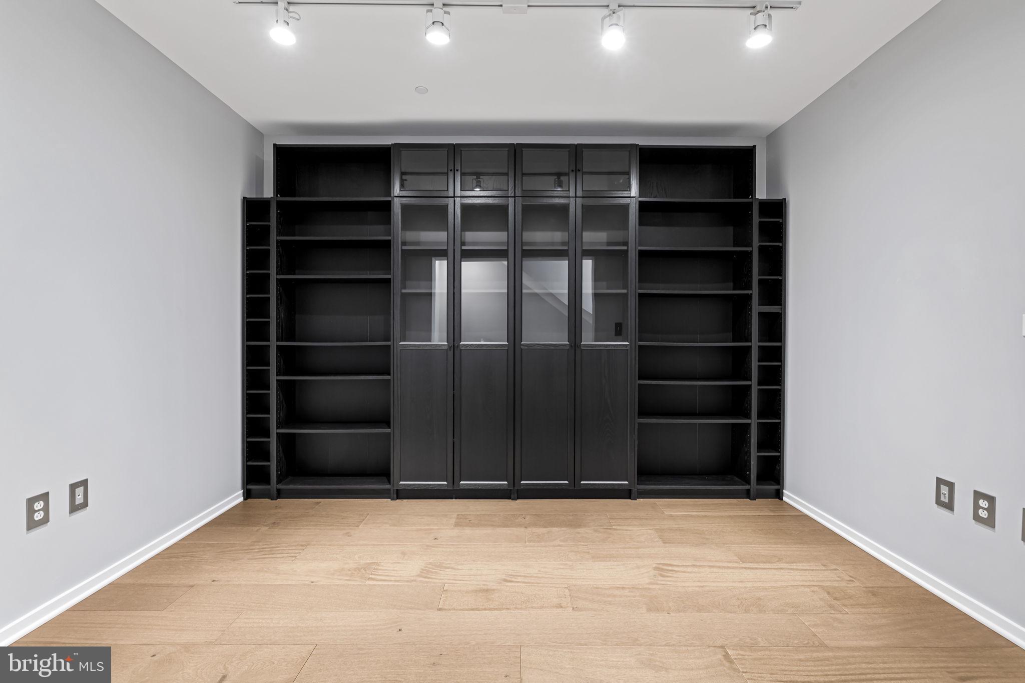 LOCUST POINT - Residential