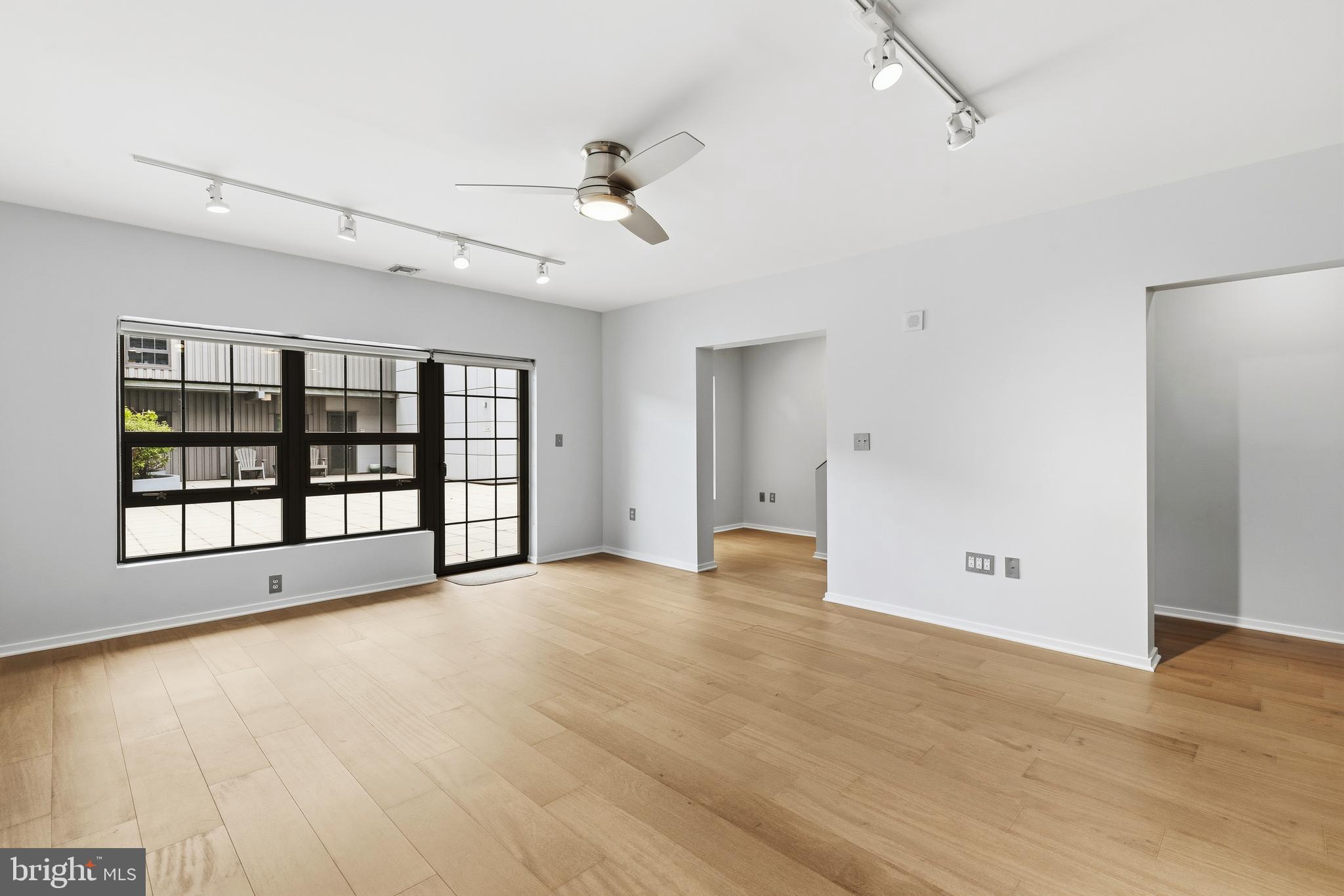 LOCUST POINT - Residential