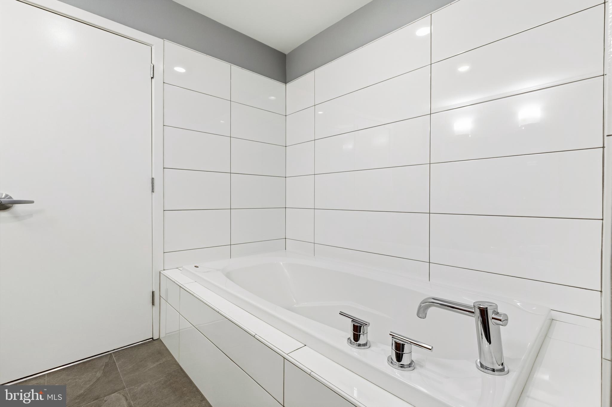LOCUST POINT - Residential