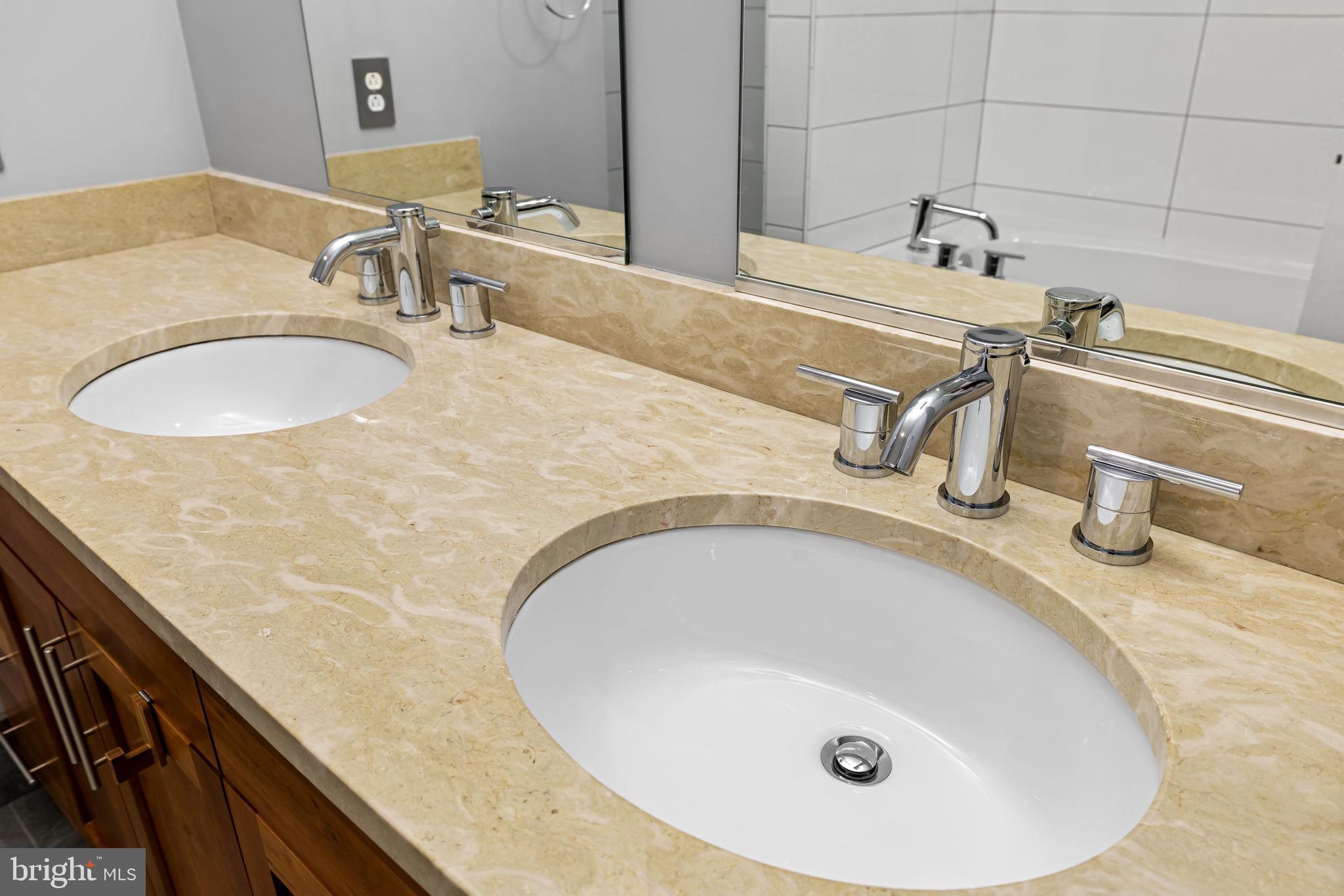 LOCUST POINT - Residential