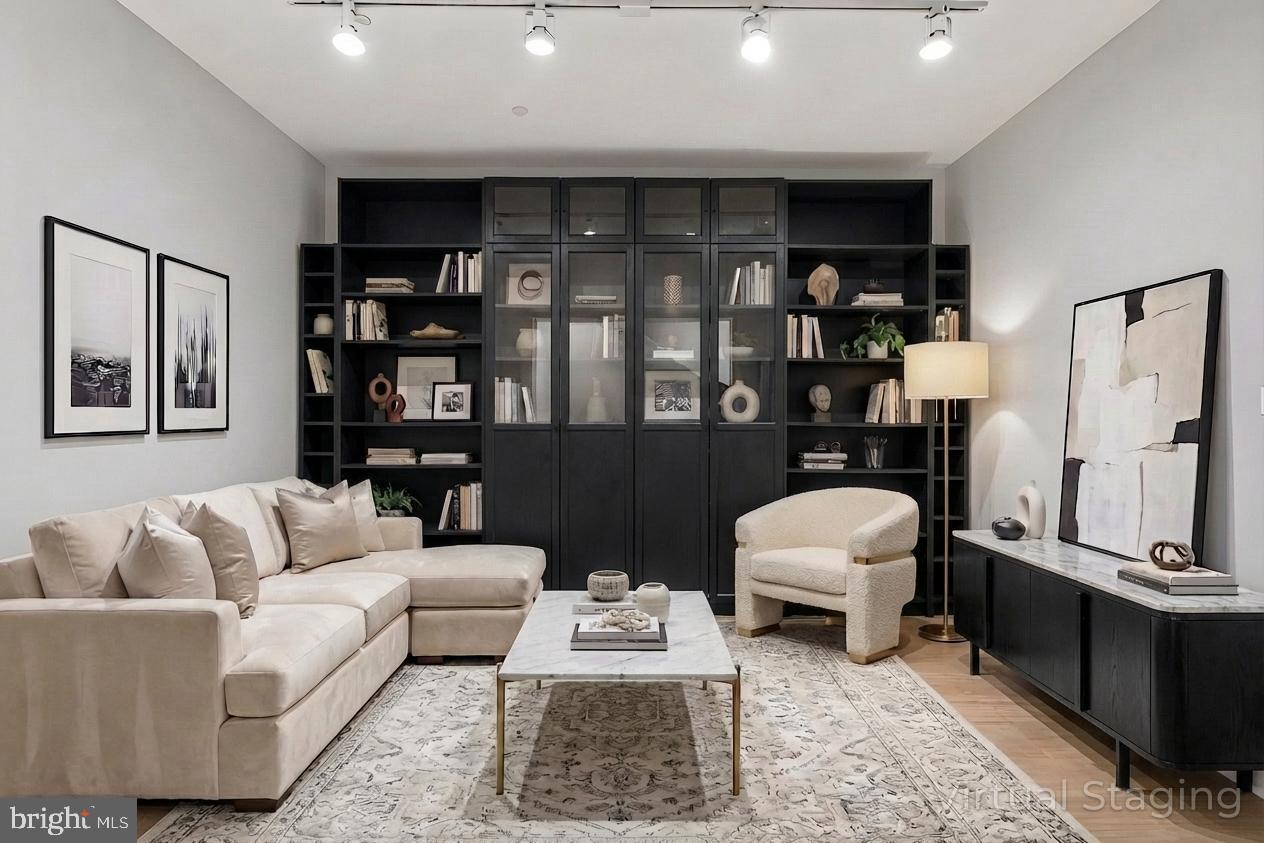 LOCUST POINT - Residential