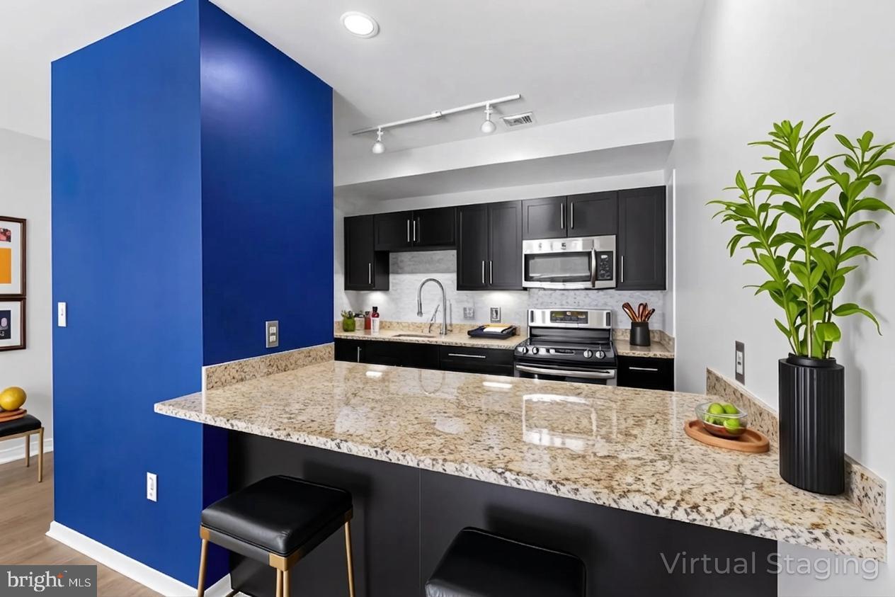 LOCUST POINT - Residential