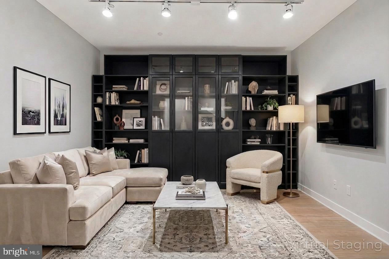 LOCUST POINT - Residential