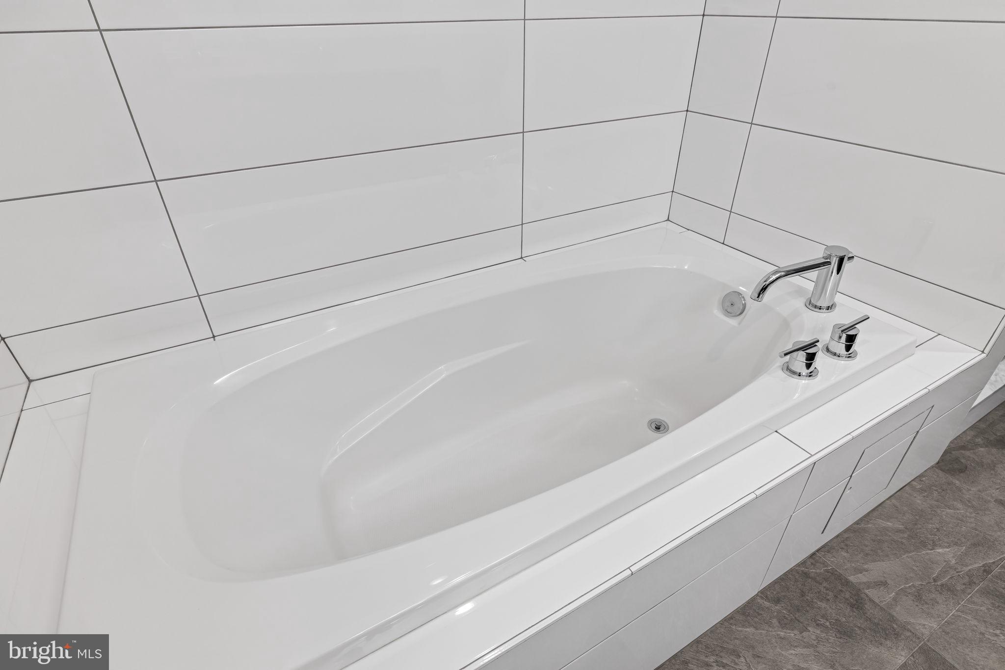 LOCUST POINT - Residential