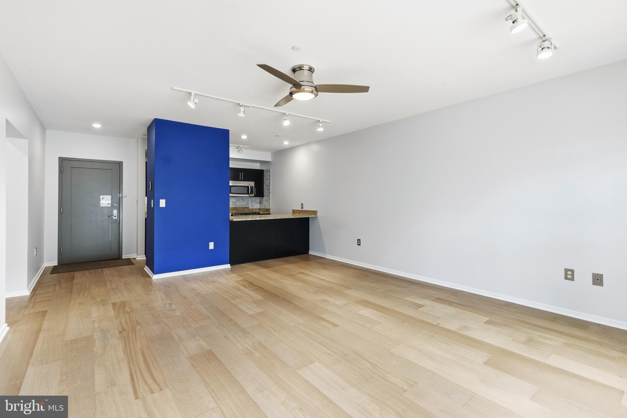 LOCUST POINT - Residential