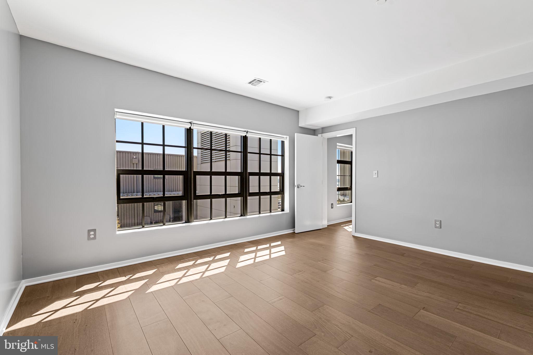 LOCUST POINT - Residential