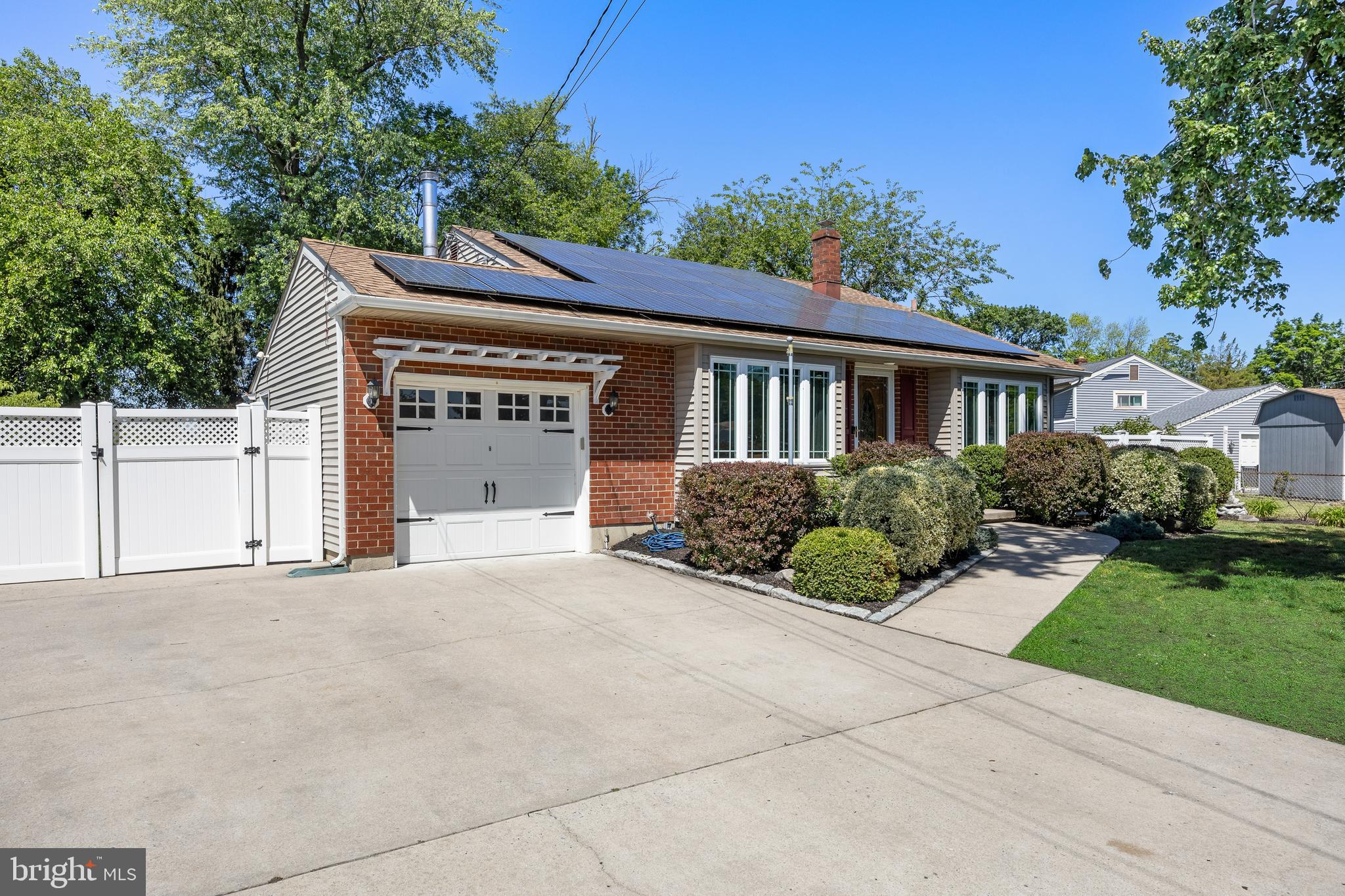 1403 GLENVIEW DRIVE