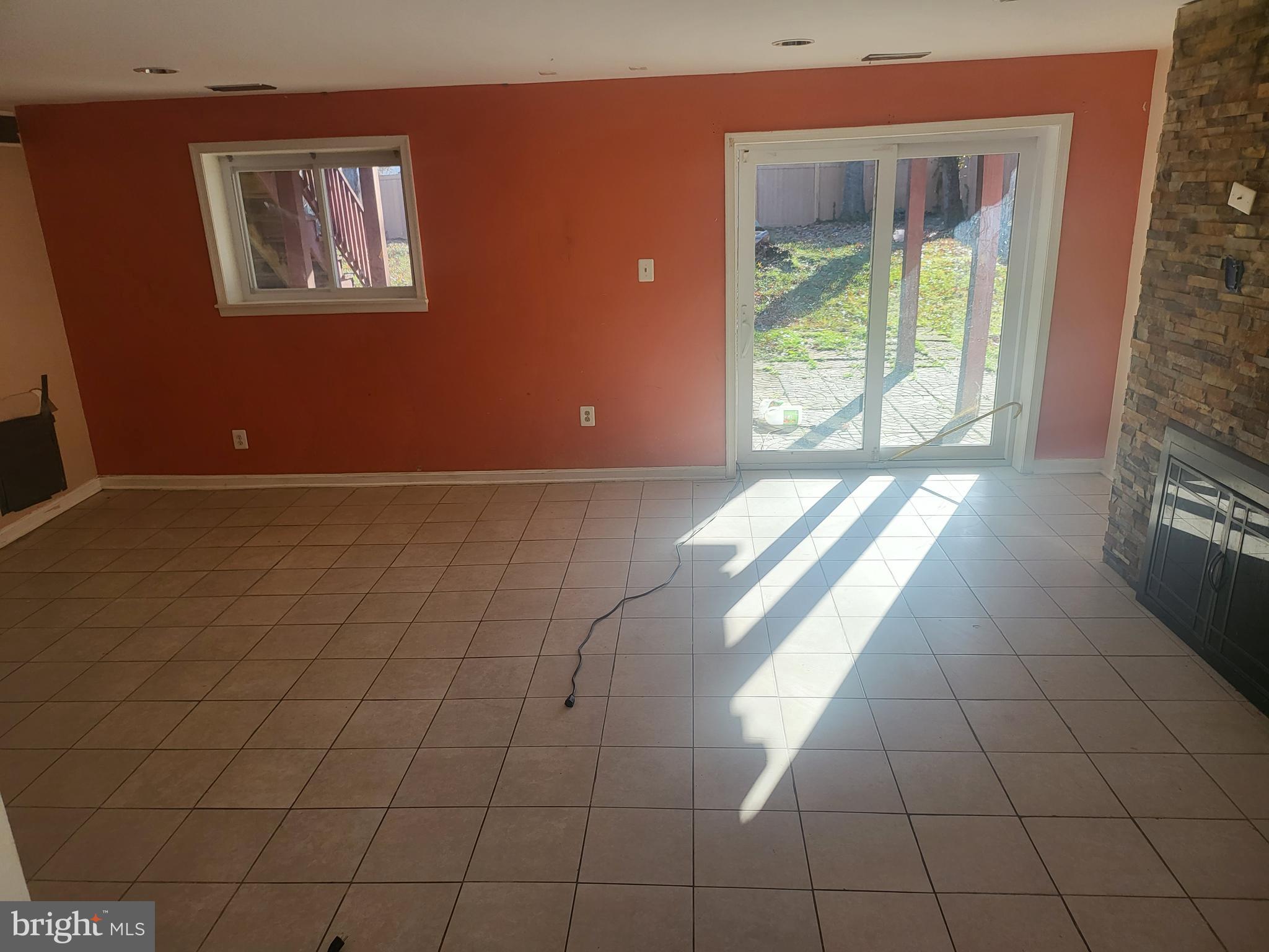 SUNRISE PLAT FIVE - Residential