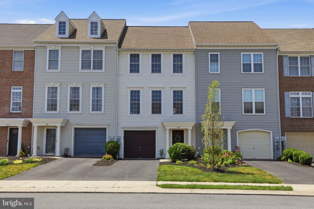 Photo of 207 Lakeside Xing, MOUNT JOY, PA 17552 (MLS # PALA2090722)