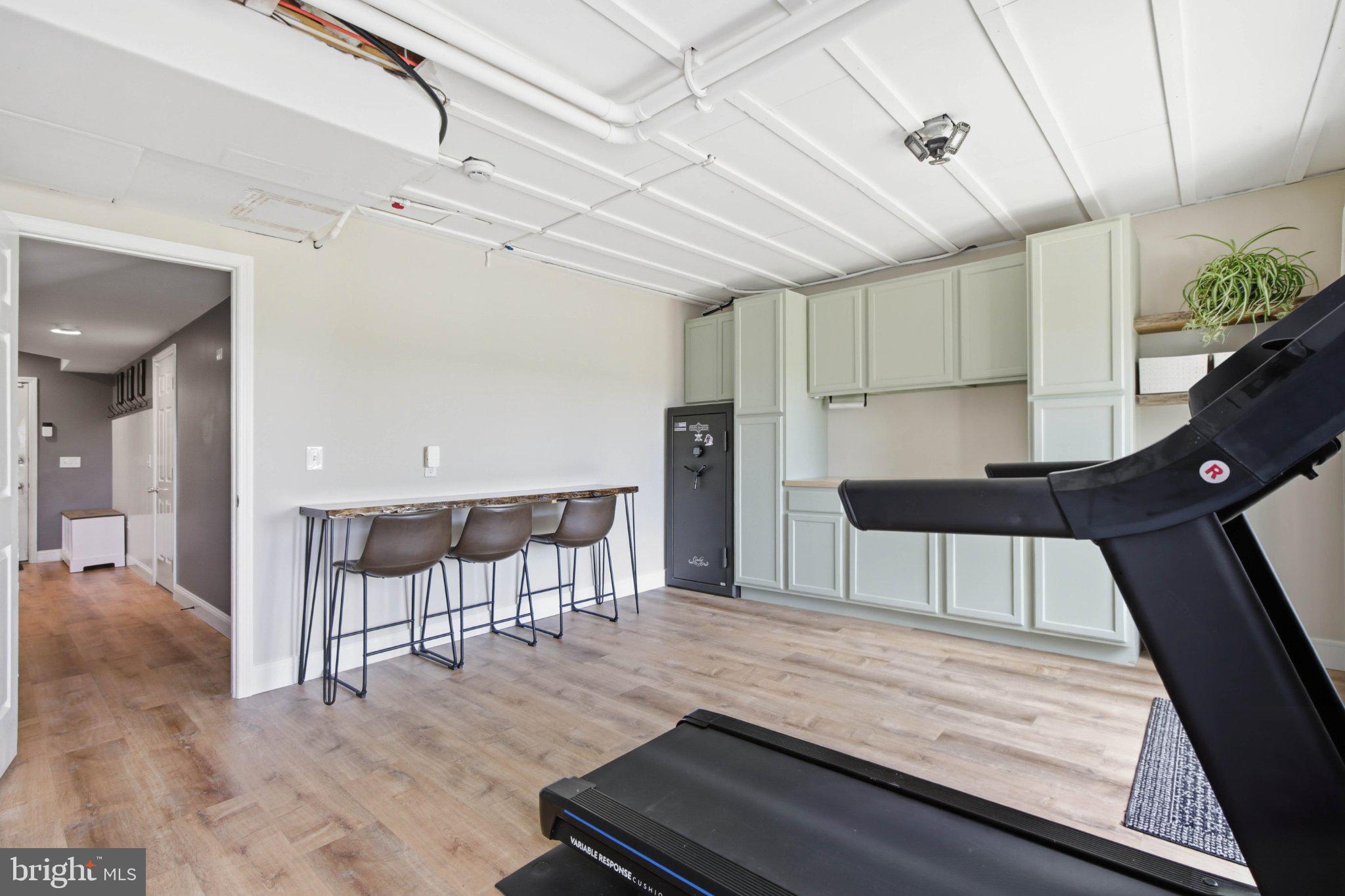 207 LAKESIDE XING