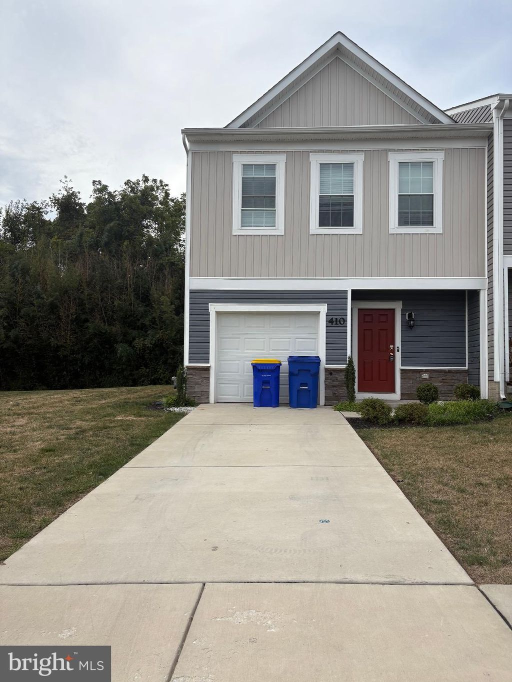 Photo of 410 Maple Run Drive, YORK, PA 17404 (MLS # PAYK2090572)