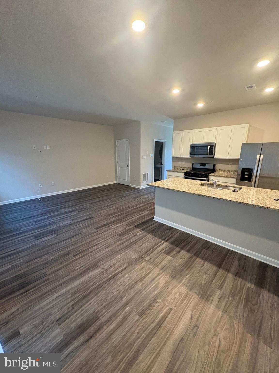 LOCUST RUN TOWNHOMES - Residential Lease