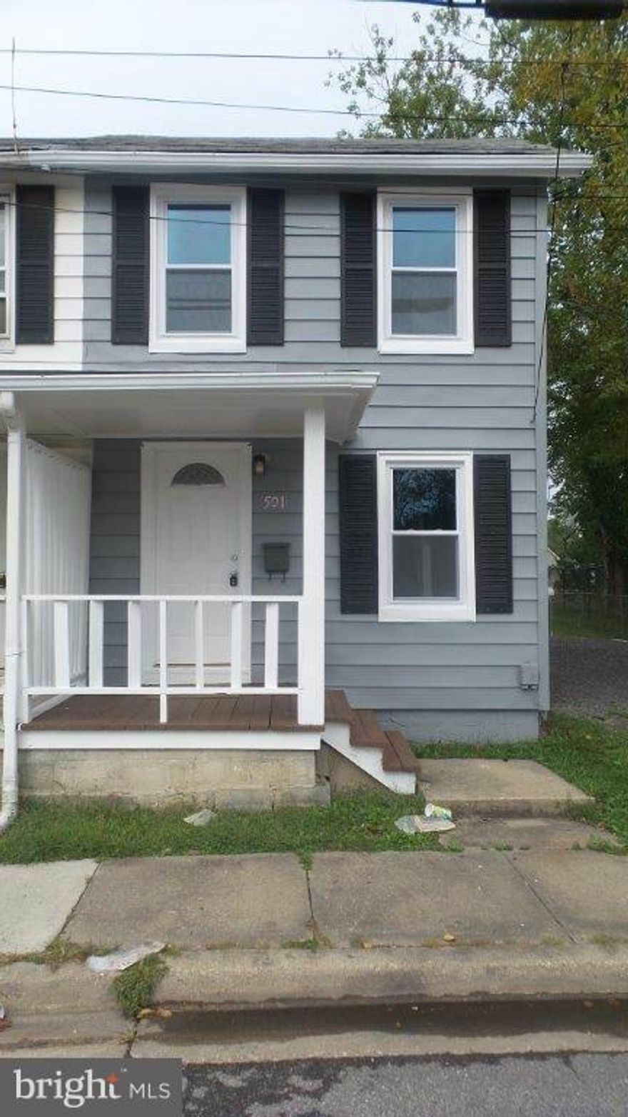 Ready for move-in, rarely found duplex in Laurel, MD with large, rear fenced yard for rent.  2 bedroom, 1 full bath.  Entrance at LR w/hwd, large kitchen w/ceramic tile and SGD that leads to great deck and large yard. Duplex also boasts front porch.  Thanks 4 showing!!! $50 app fee per each adult.