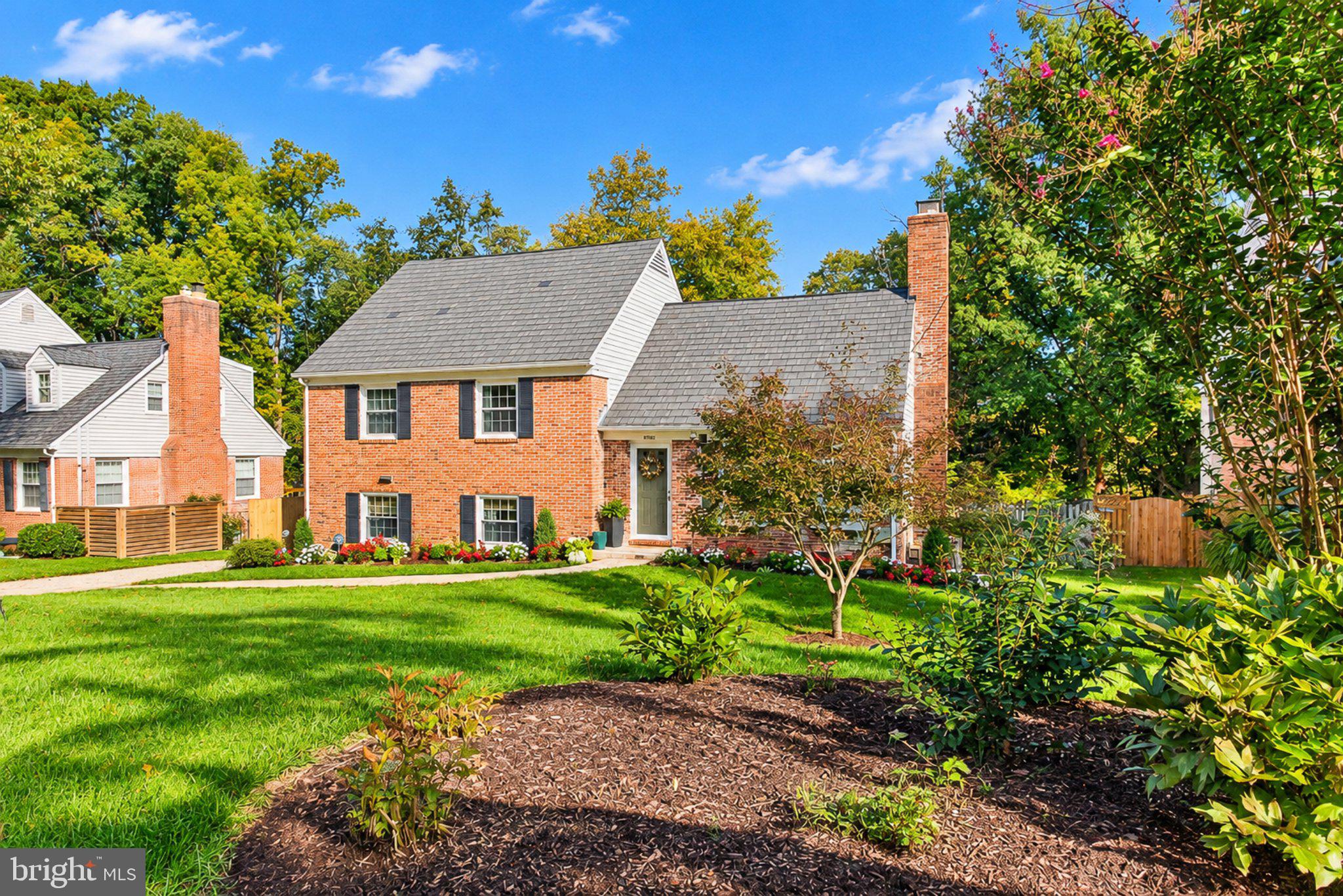 8206 ROBIN HOOD COURT