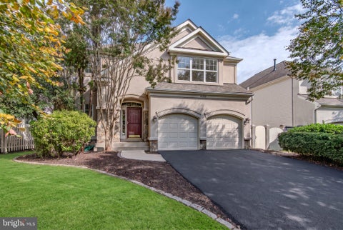 Photo of 43016 Hedgeapple Court, ASHBURN, VA 20147 (MLS # VALO2136060)
