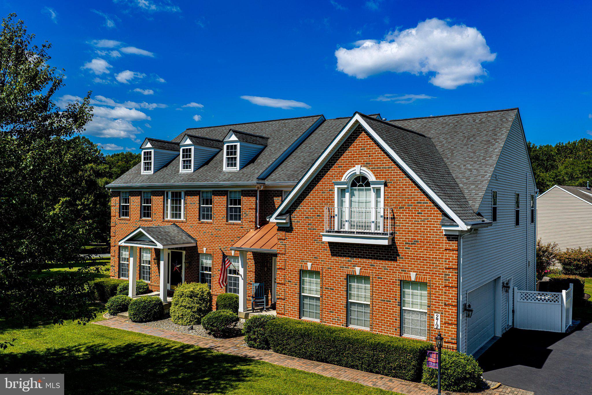279 WOODROW LANE