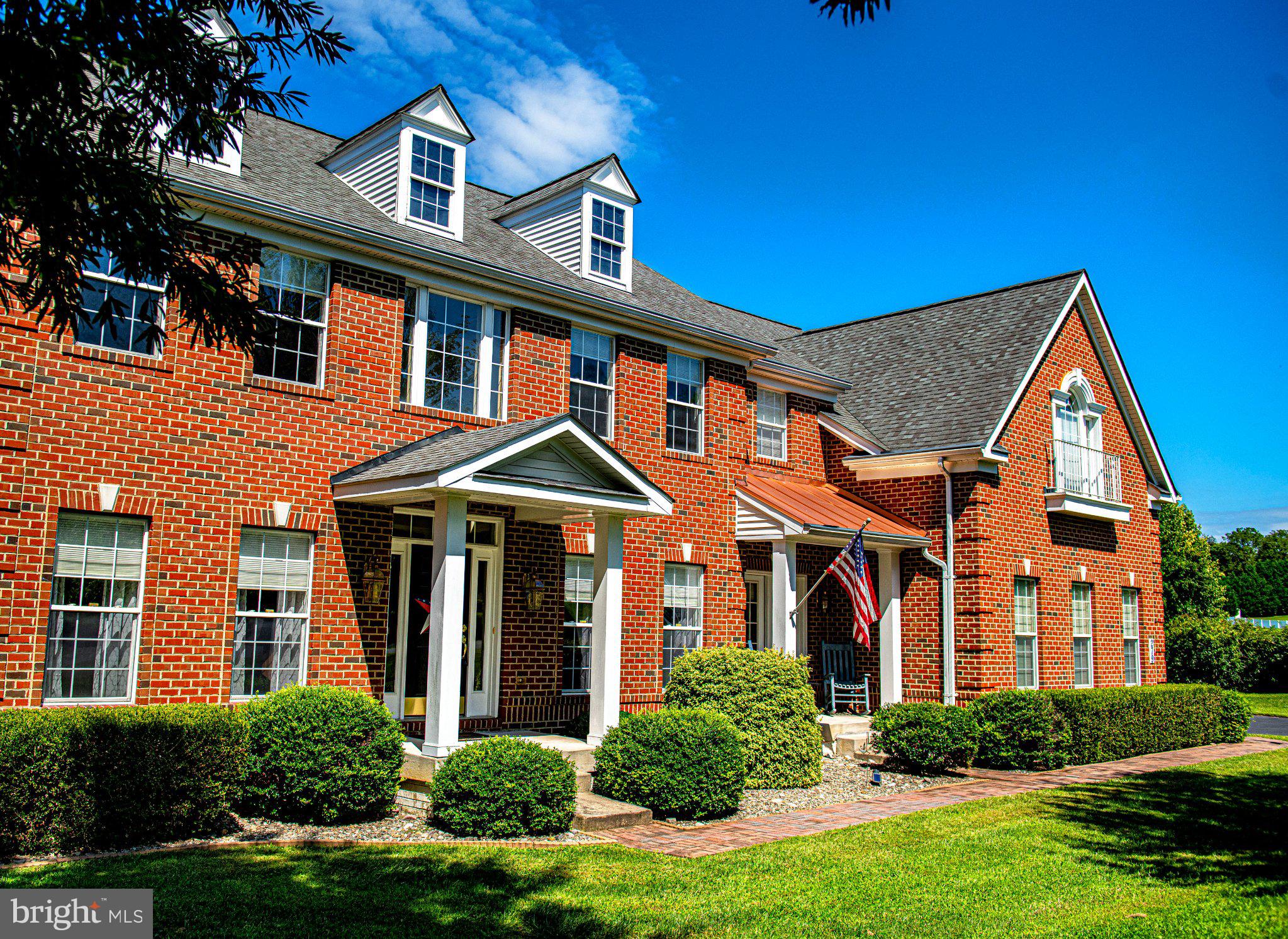 279 WOODROW LANE